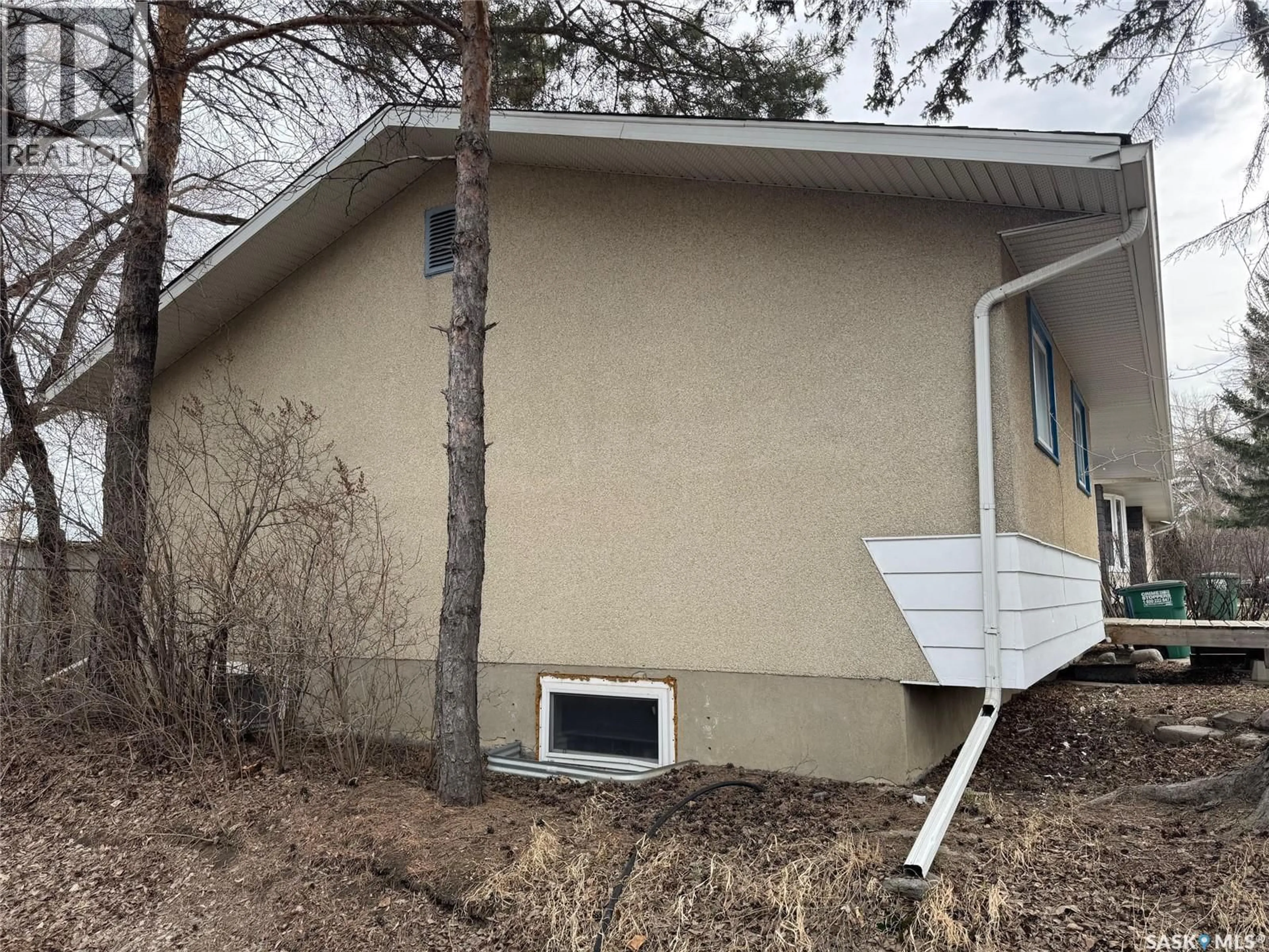 Home with vinyl exterior material, building for 190 CARLETON DRIVE, Saskatoon Saskatchewan S7H3P1