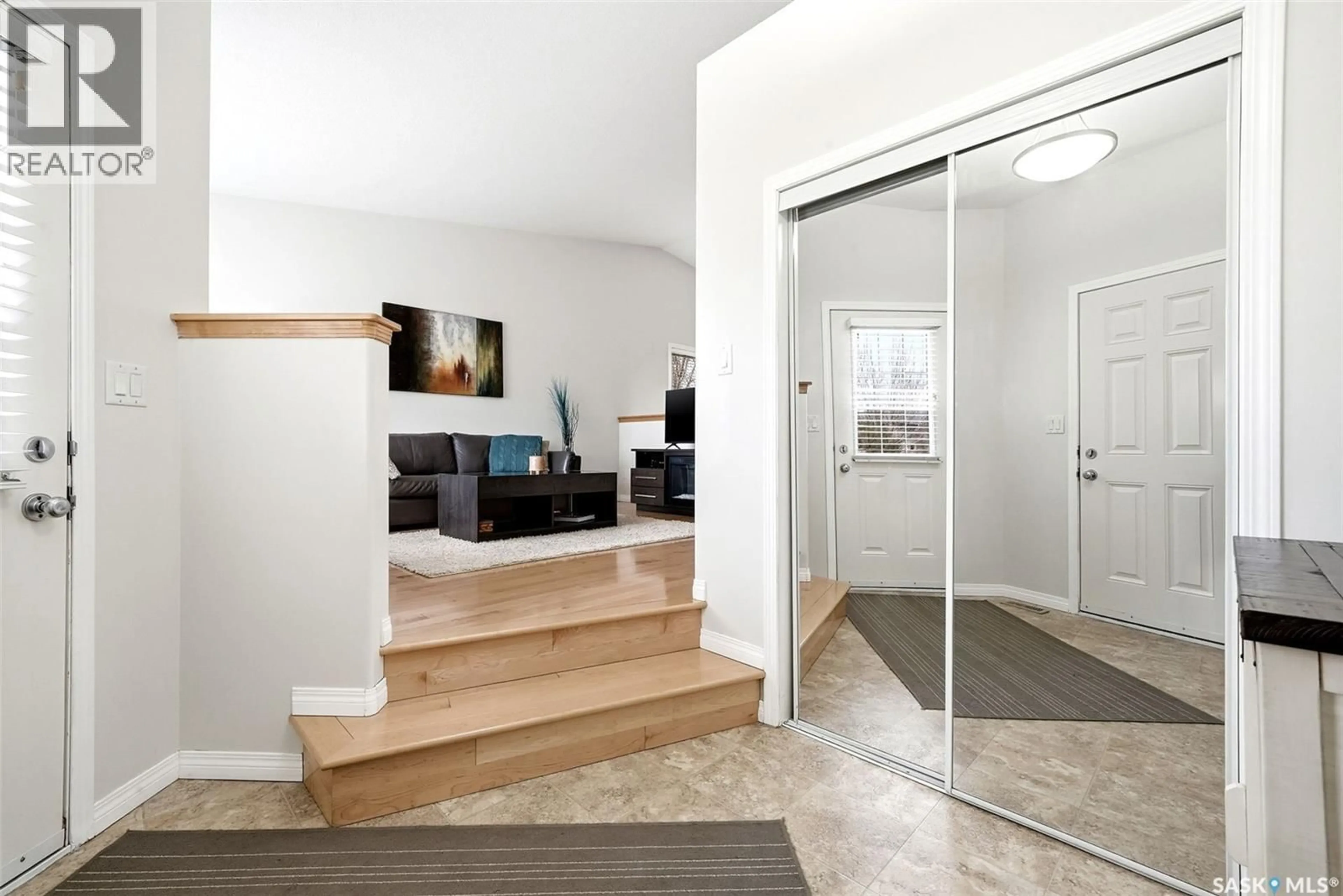 Indoor entryway for 11 FAIRWAY CRESCENT, White City Saskatchewan S4L0A8