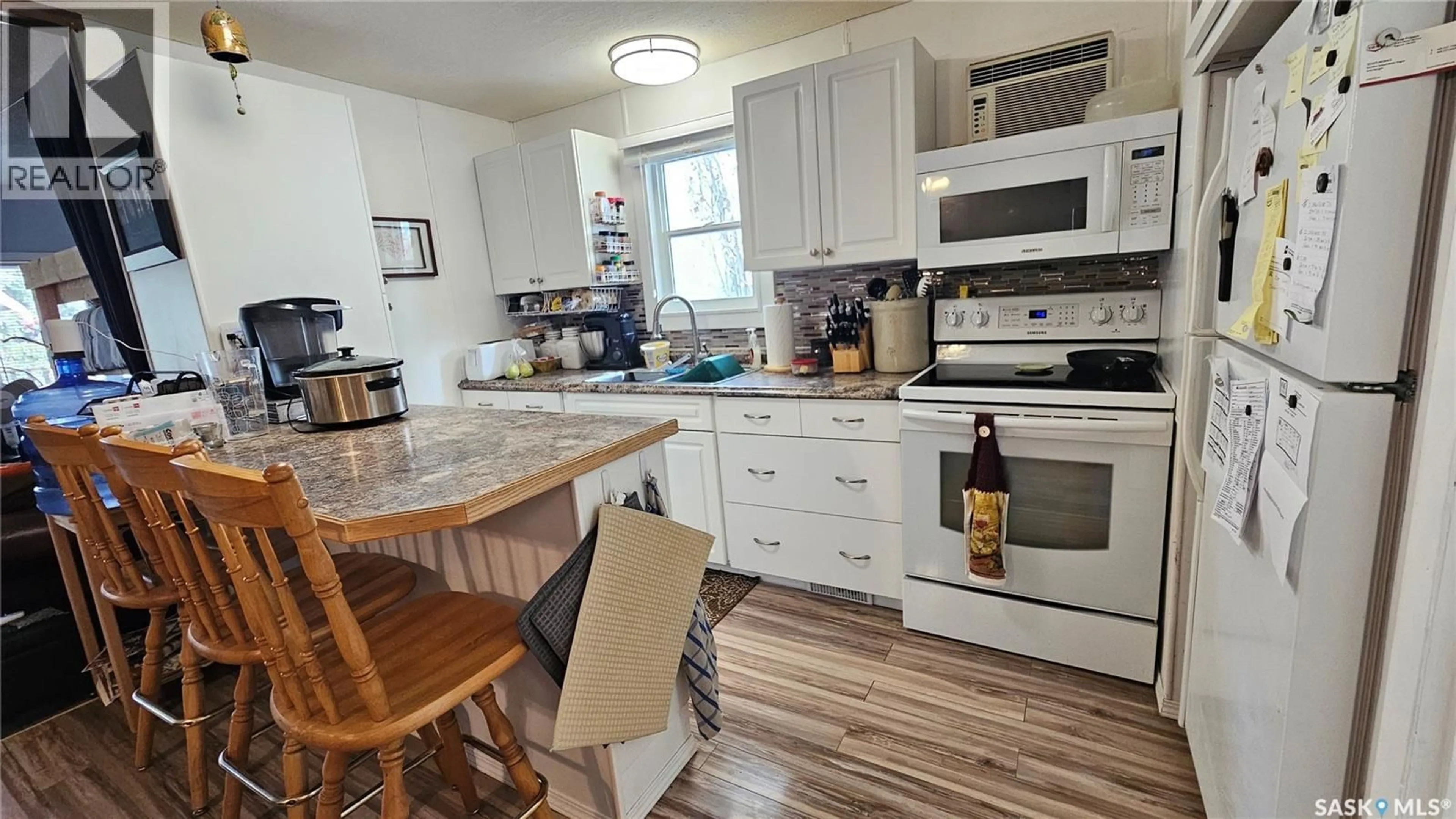 Standard kitchen, wood/laminate floor for 97 FERGUSON BAY, Webb Rm No. 138 Saskatchewan S0N2N0