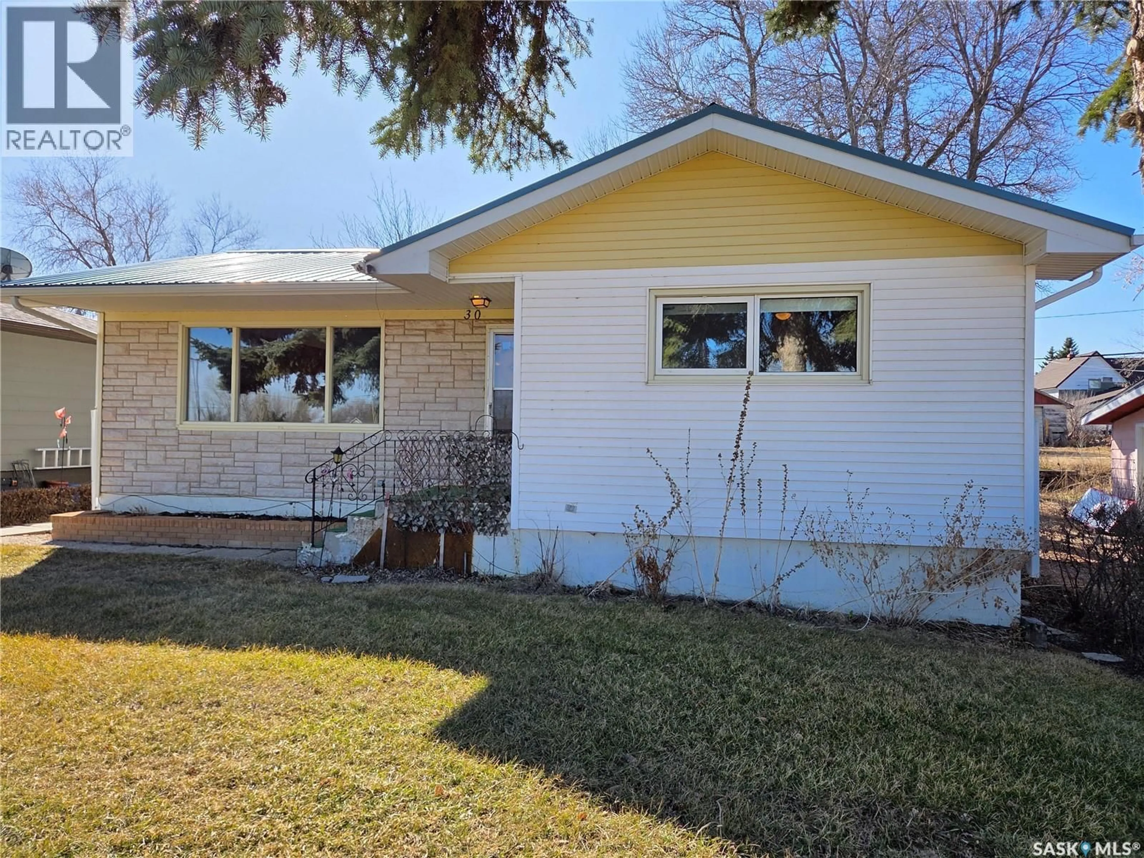 Home with vinyl exterior material, street for 30 MAIN STREET, Manor Saskatchewan S0C1R0