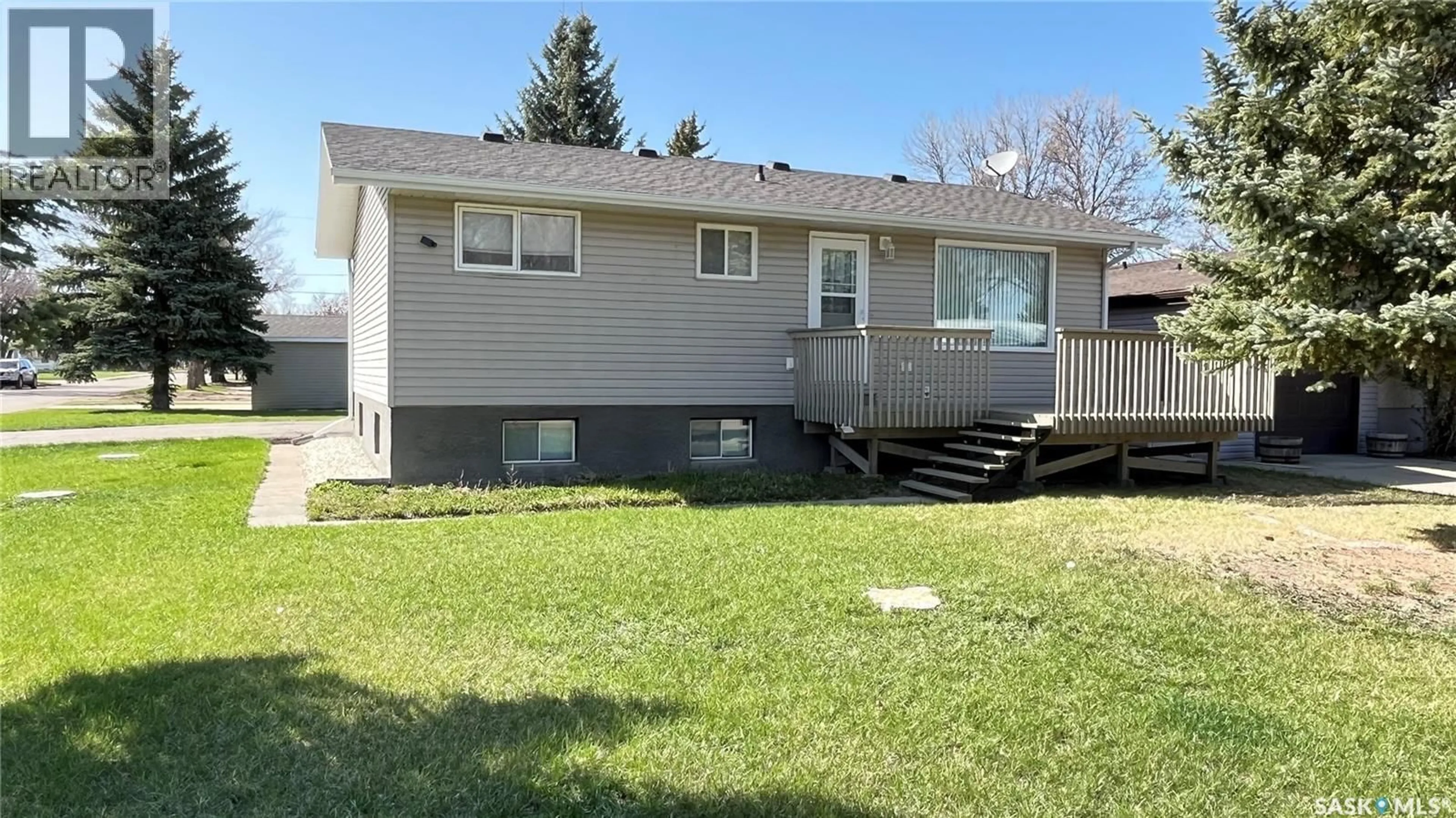 Home with vinyl exterior material, street for 117 HERBERT STREET, Maple Creek Saskatchewan S0N1N0