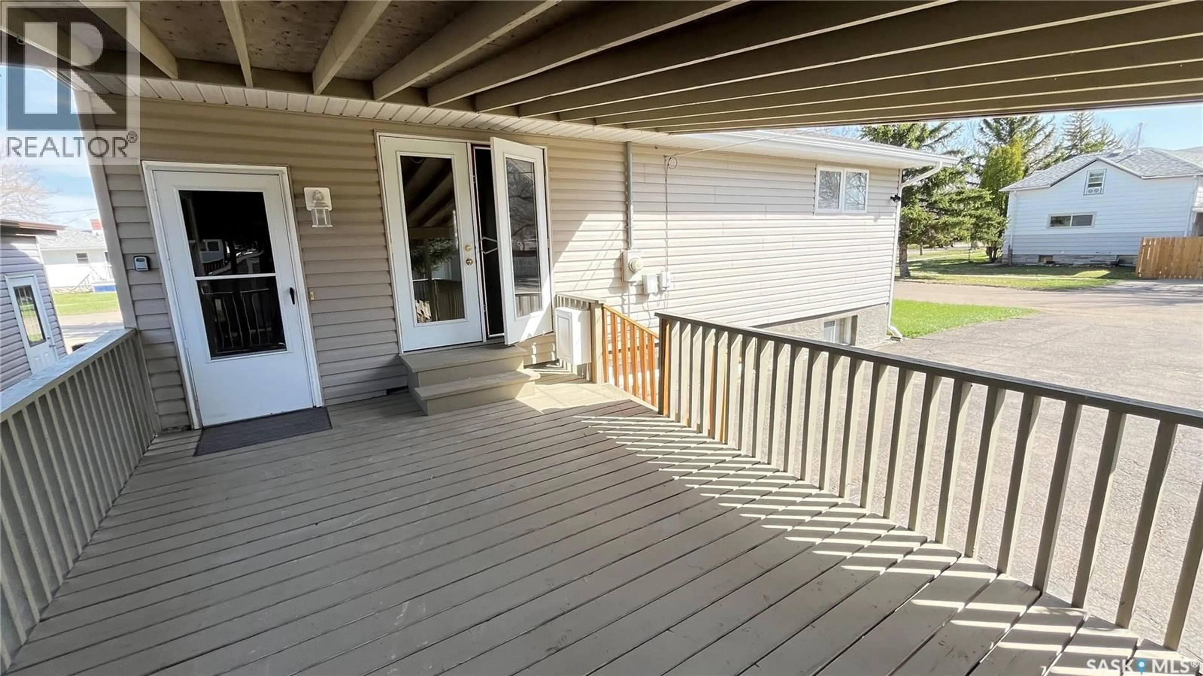 Patio, street for 117 HERBERT STREET, Maple Creek Saskatchewan S0N1N0