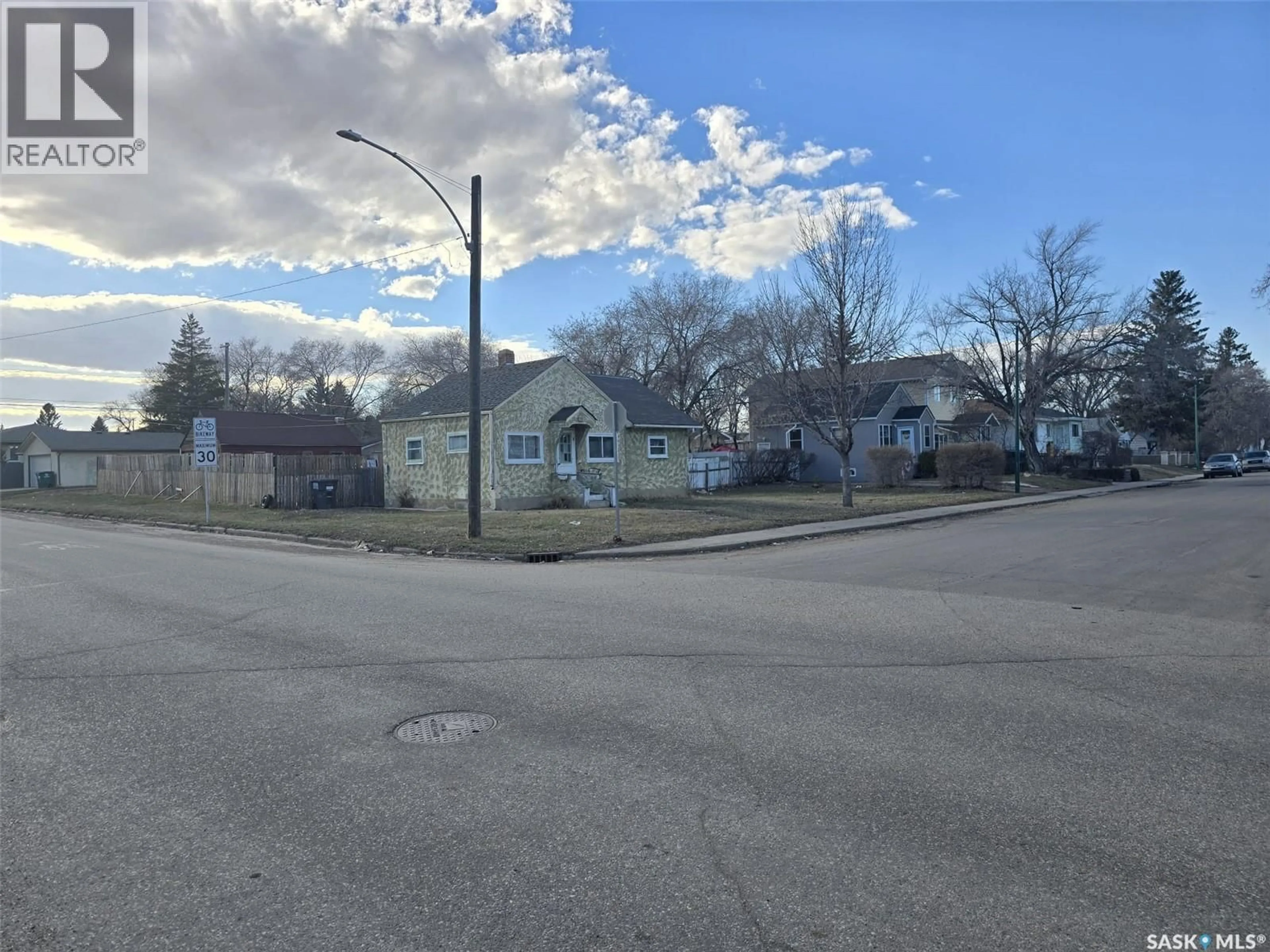 Blurry image for 201 R AVENUE N, Saskatoon Saskatchewan S7L2Y6