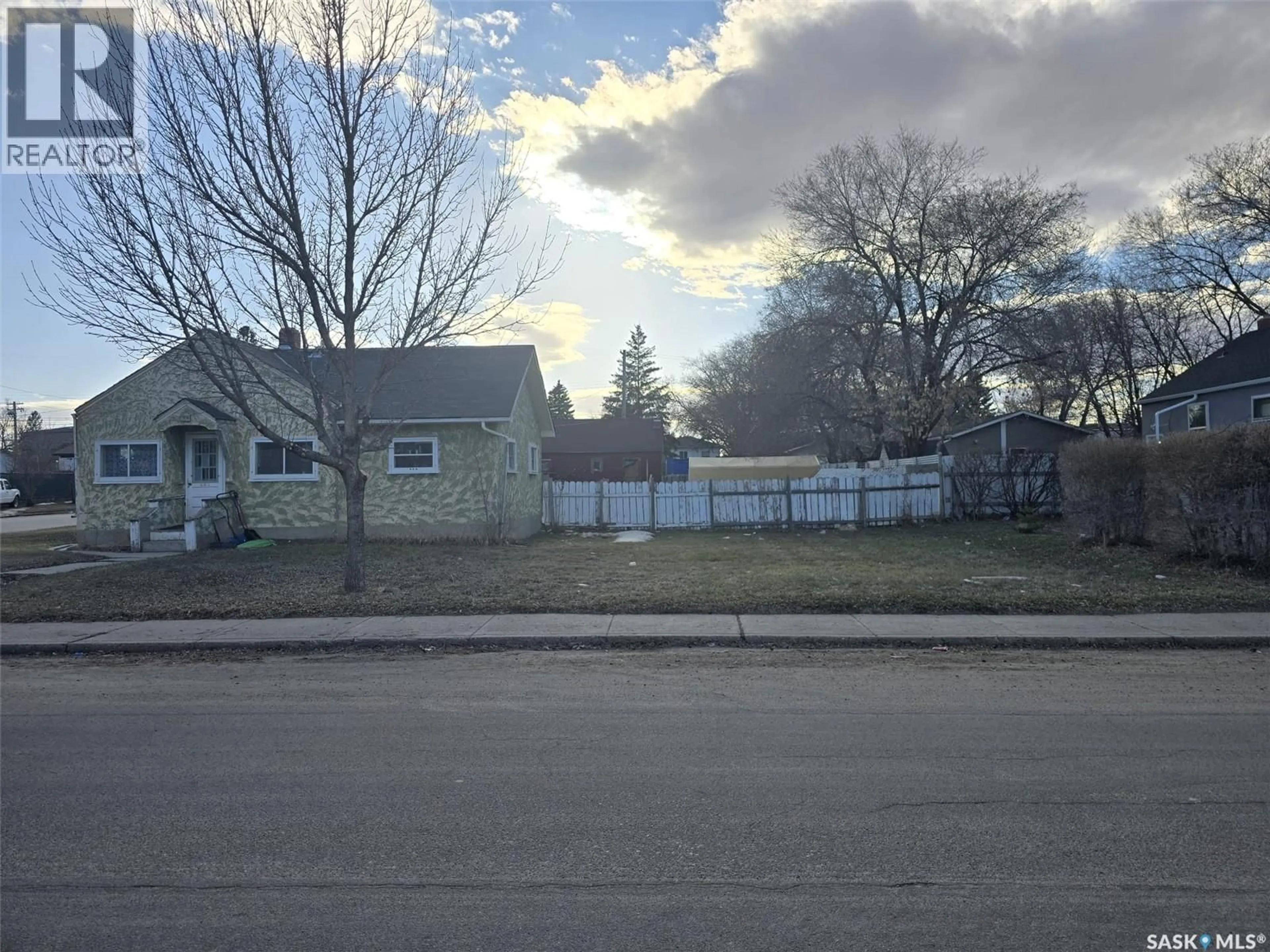 Unknown for 201 R AVENUE N, Saskatoon Saskatchewan S7L2Y6