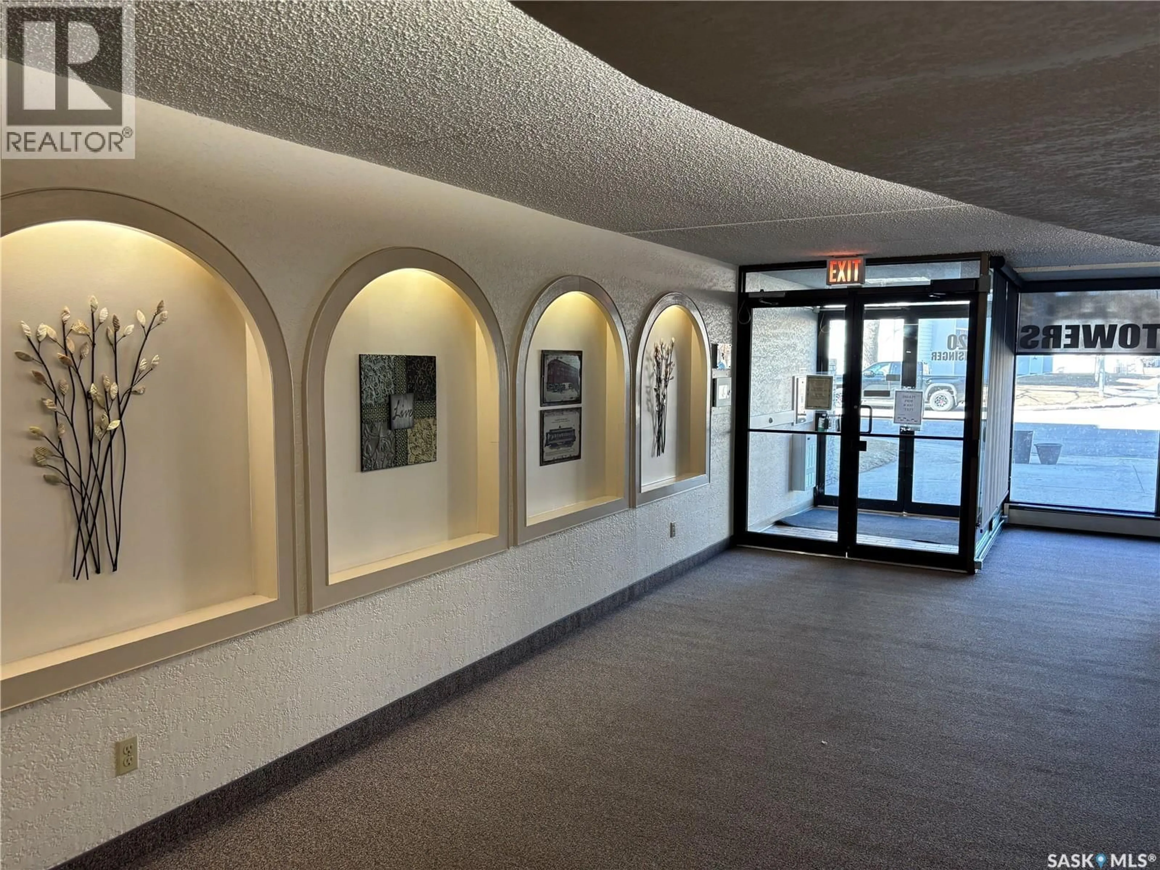 Indoor foyer for 313 20 KLEISINGER CRESCENT, Regina Saskatchewan S4R7M3