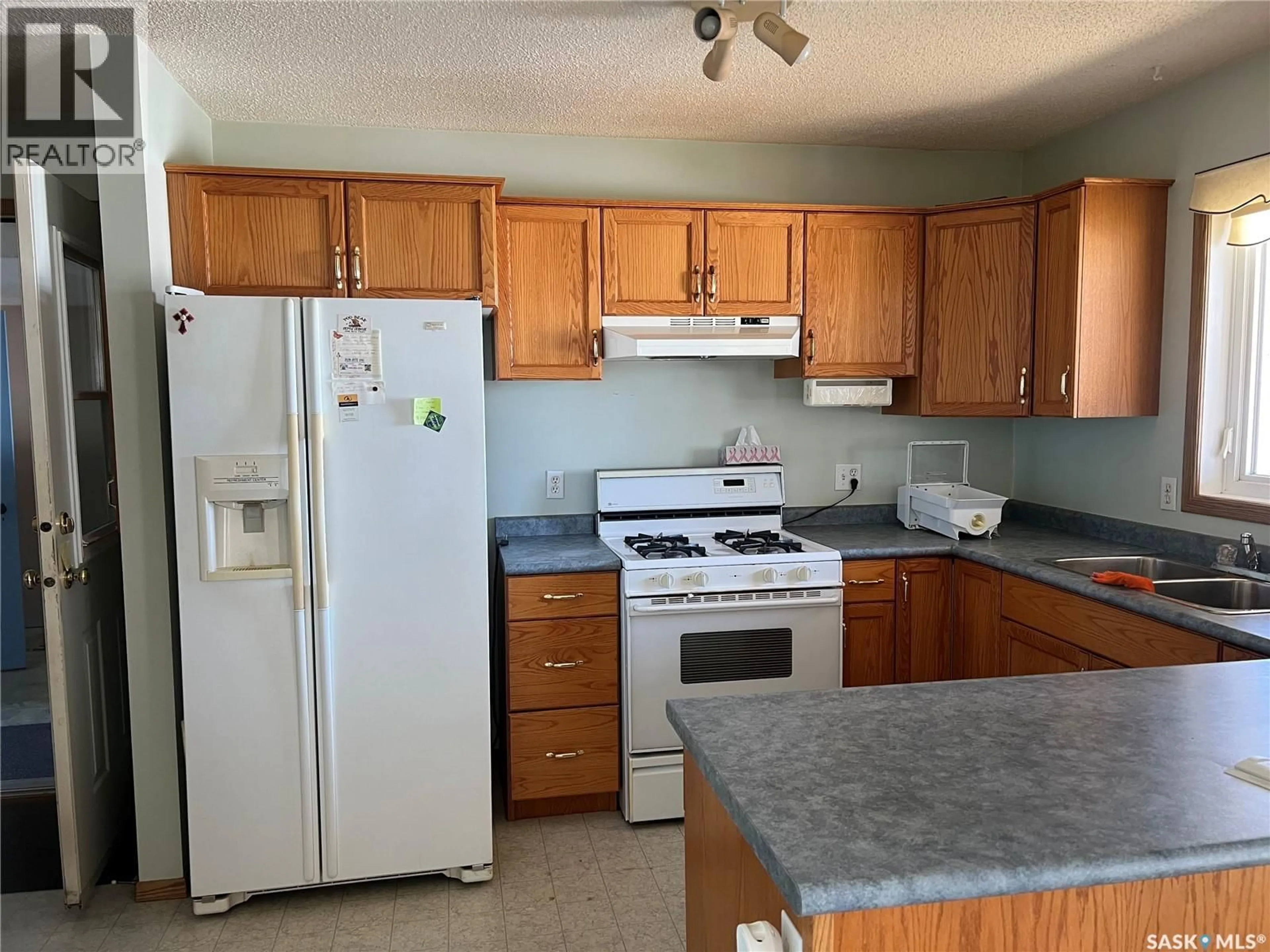 Standard kitchen, unknown for SERHAN ACREAGE, Porcupine Rm No. 395 Saskatchewan S0E1H0