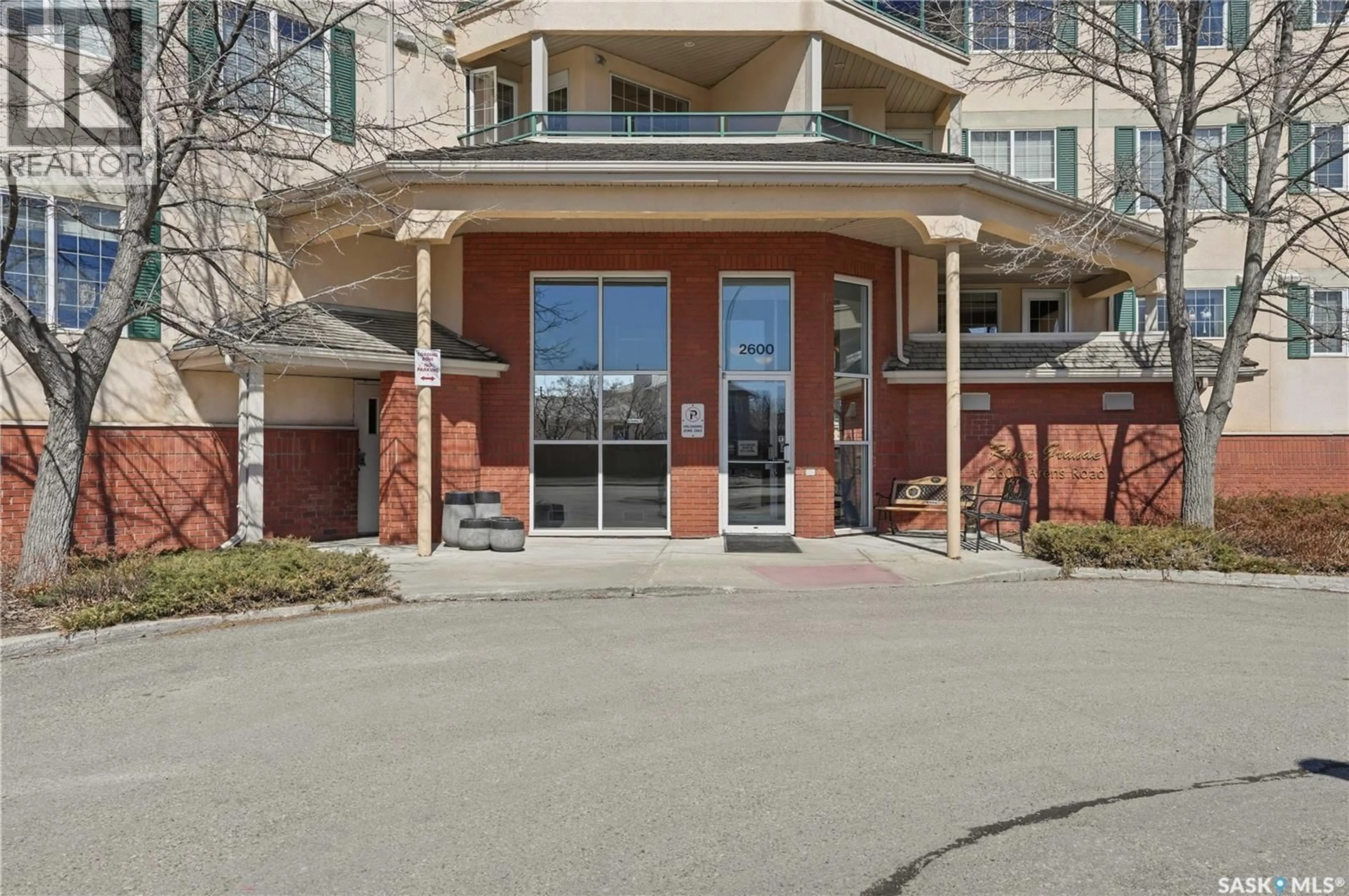 Indoor foyer for 106 - 2600 ARENS ROAD, Regina Saskatchewan S4V3A7