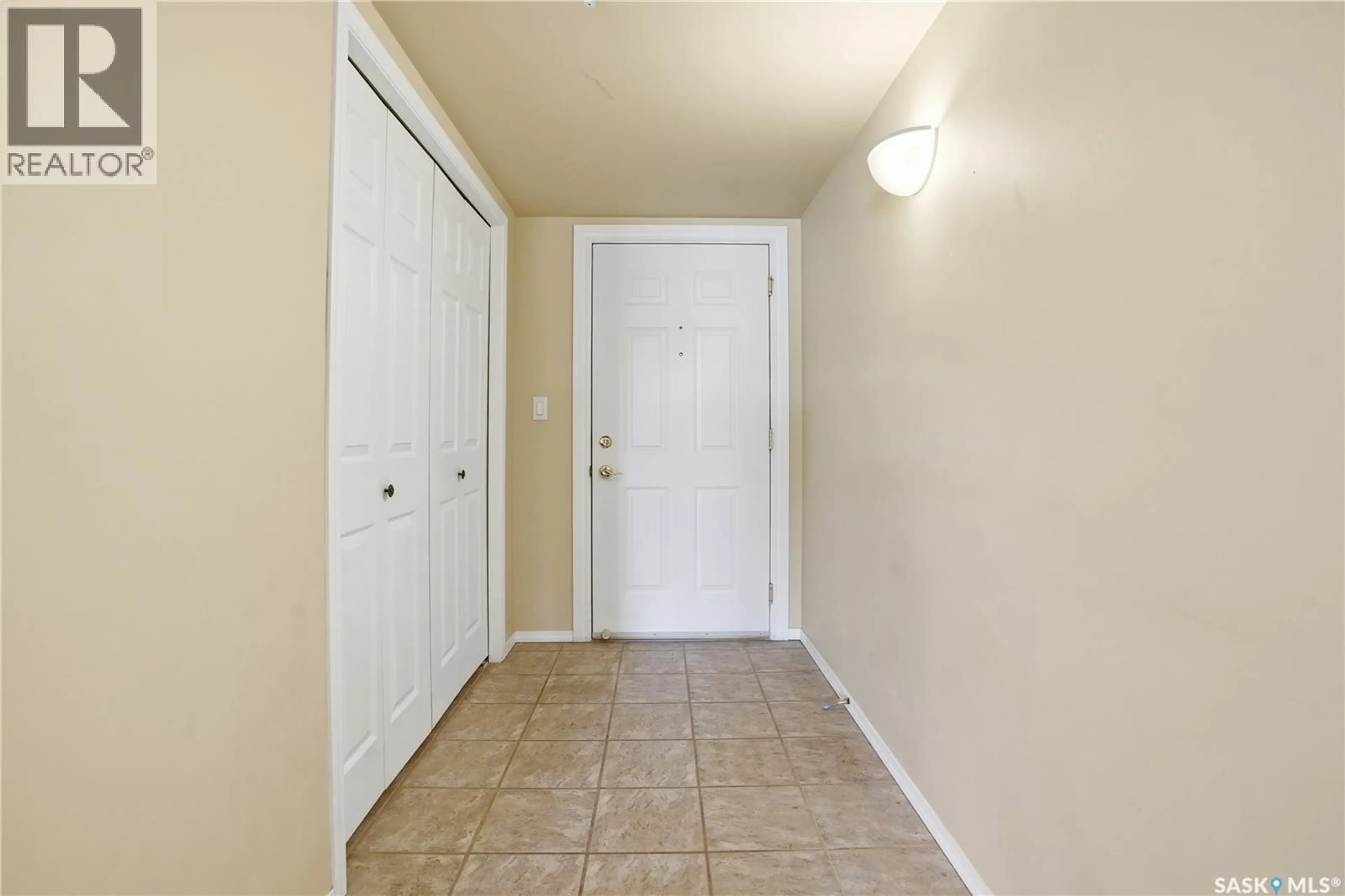 Indoor entryway for 106 - 2600 ARENS ROAD, Regina Saskatchewan S4V3A7