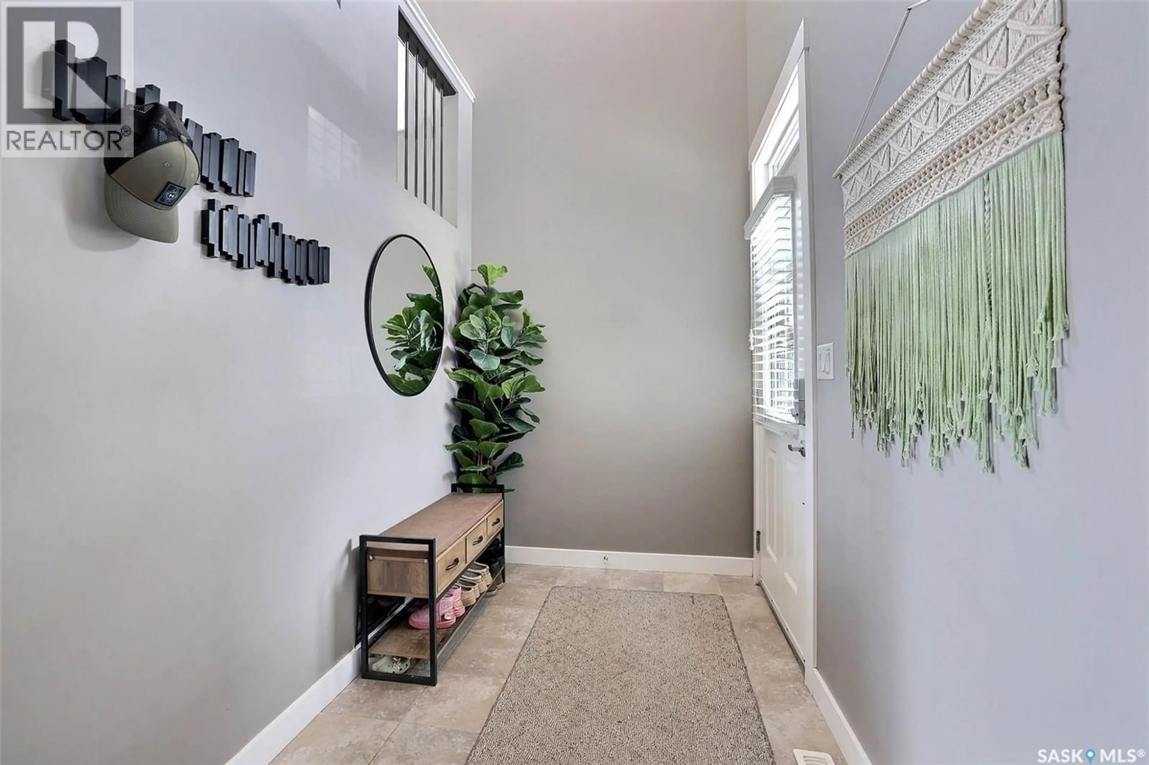 Indoor entryway for 2621 MAKOWSKY CRESCENT, Regina Saskatchewan S4X0M8