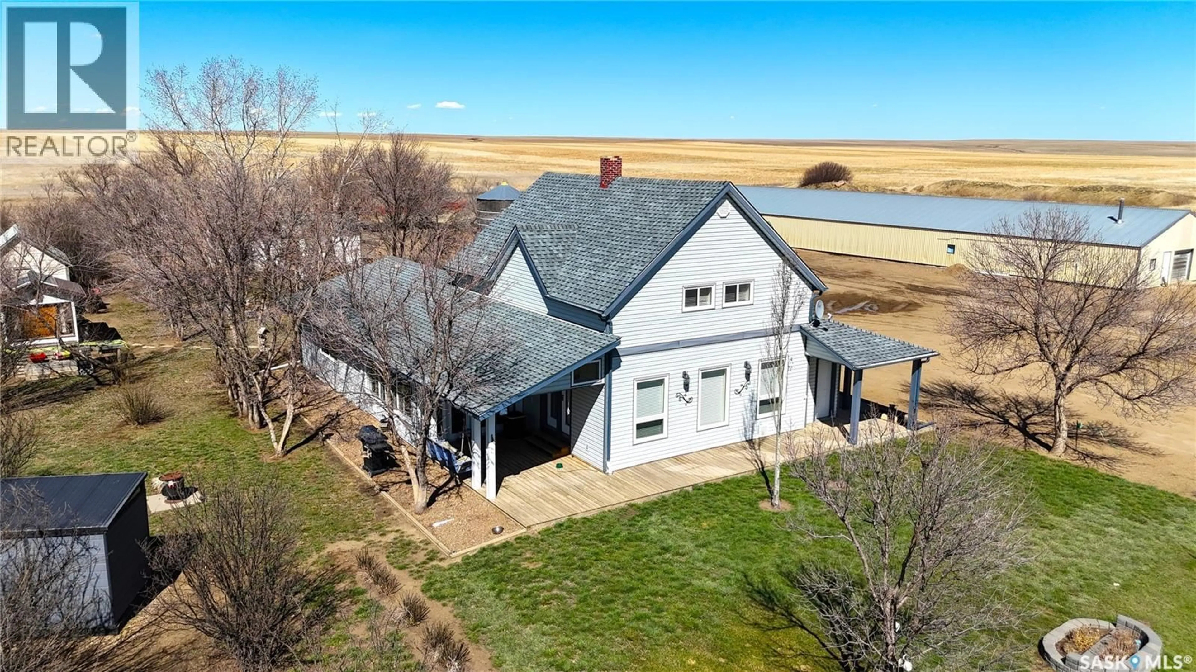 A pic from outside/outdoor area/front of a property/back of a property/a pic from drone, building for PONTEIX ACREAGE, Auvergne Rm No. 76 Saskatchewan S0N1Z0