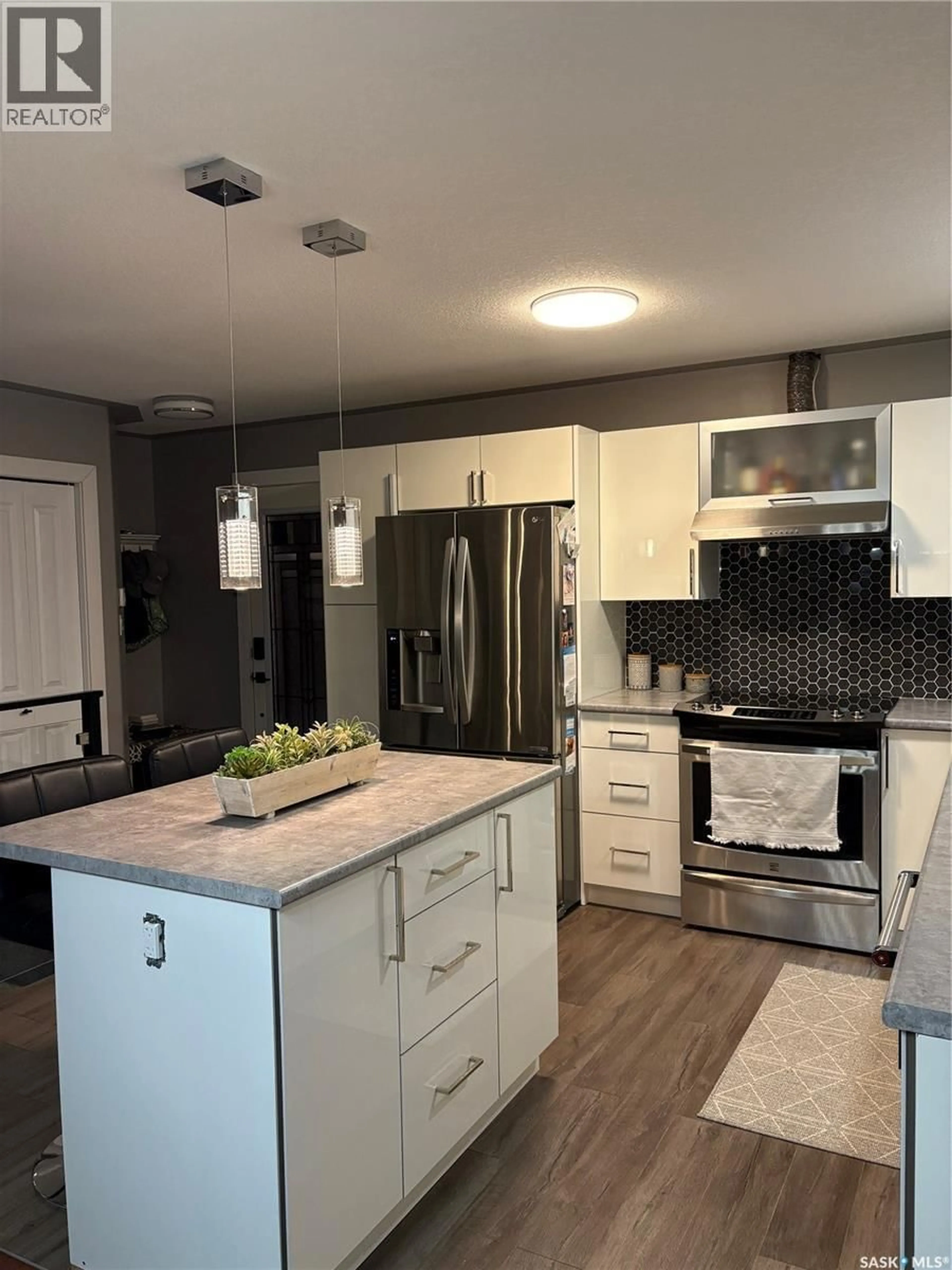 Contemporary kitchen, unknown for 412 5TH STREET, Ituna Saskatchewan S0A1N0