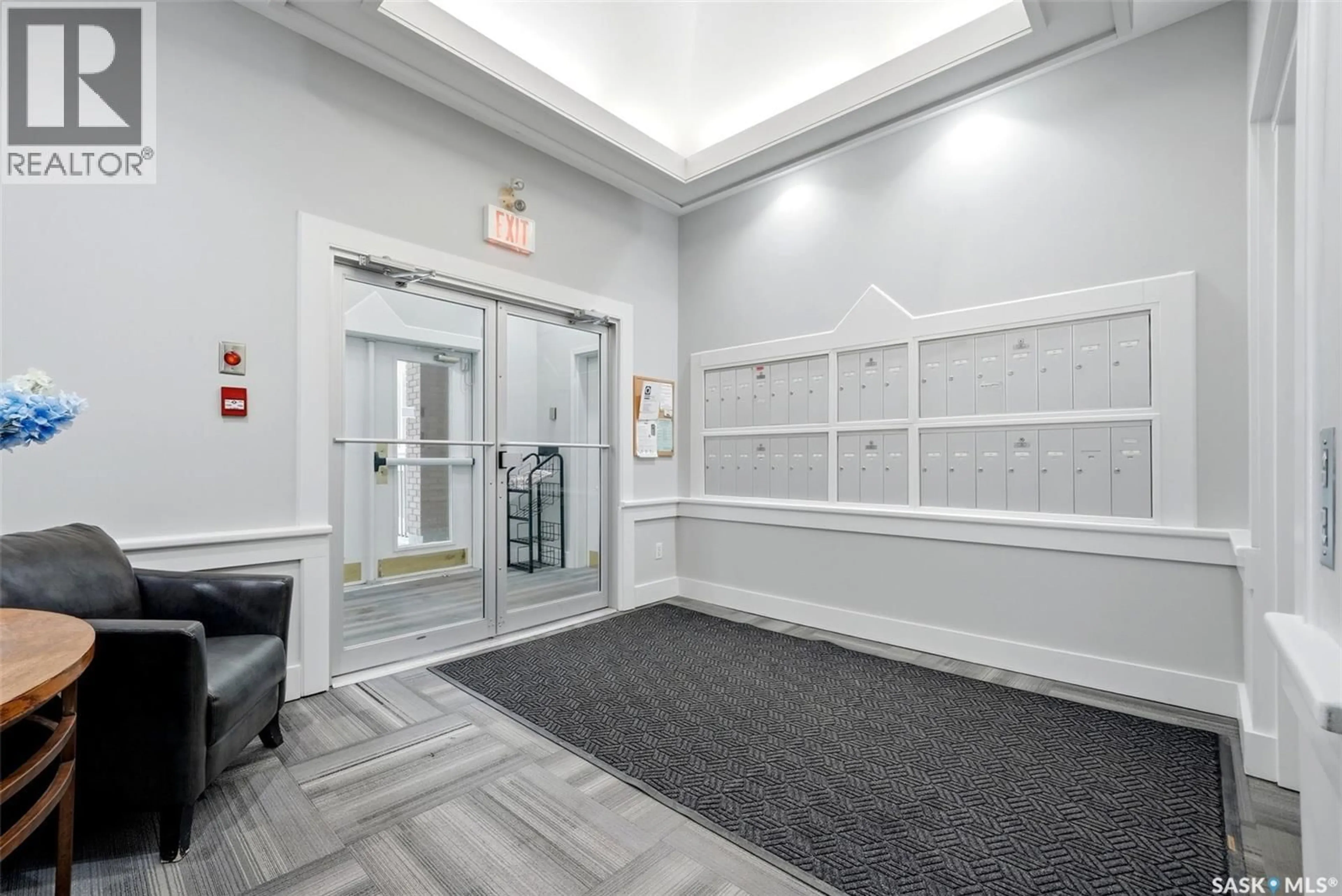 Indoor foyer for 209 - 2244 SMITH STREET, Regina Saskatchewan S4P2P4