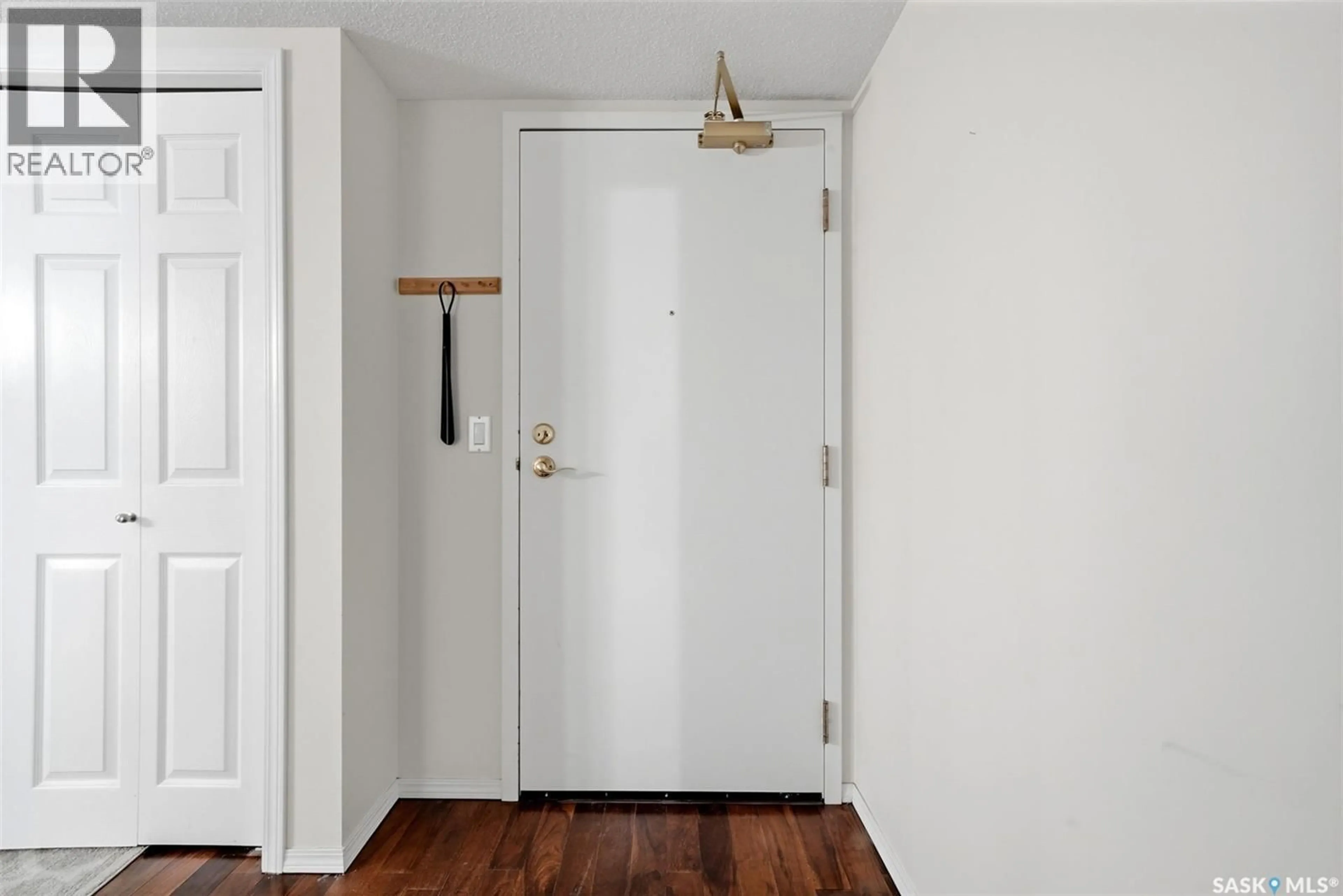 Indoor entryway for 209 - 2244 SMITH STREET, Regina Saskatchewan S4P2P4