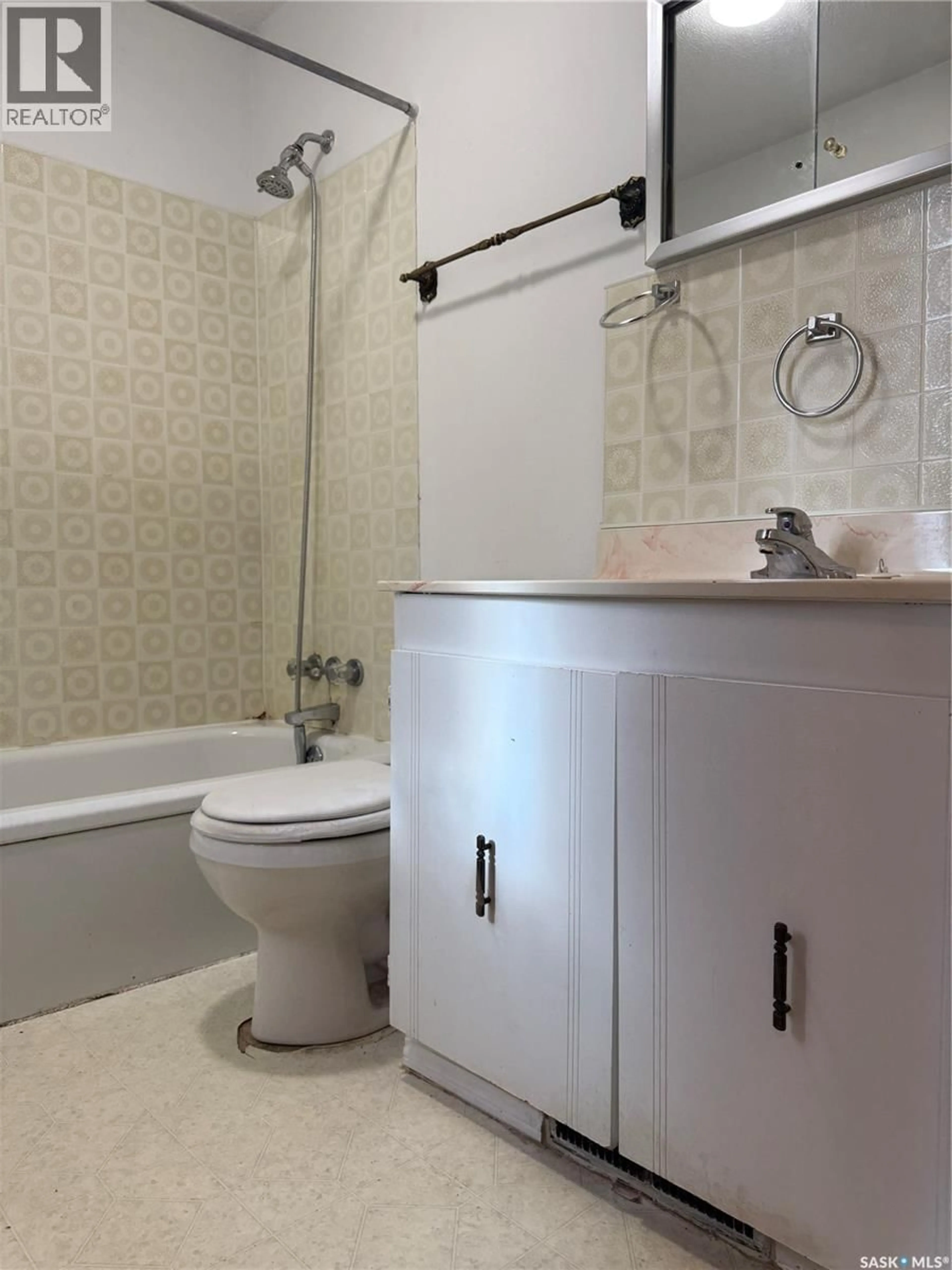 Standard bathroom, ceramic/tile floor for 598 PRINCE EDWARD STREET, Melville Saskatchewan S0A2P0