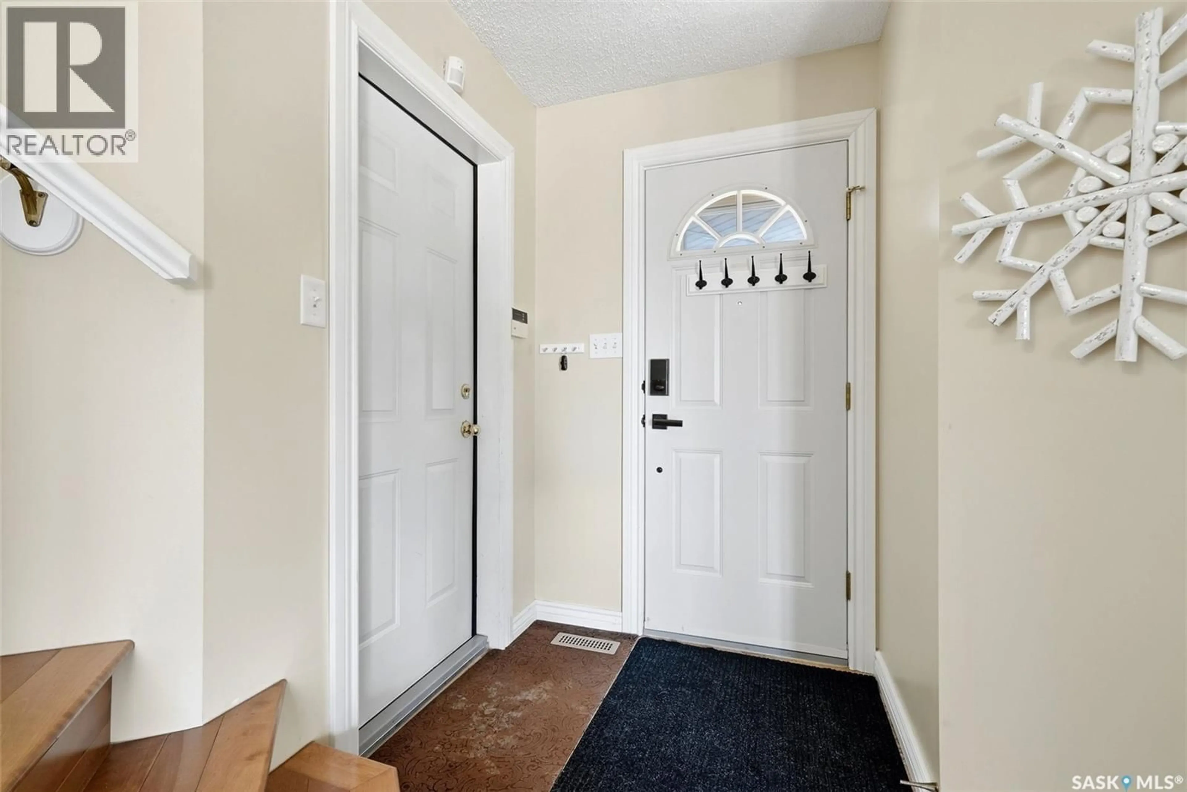 Indoor entryway for 1614 ROUSSEAU CRESCENT, Regina Saskatchewan S4X4L8