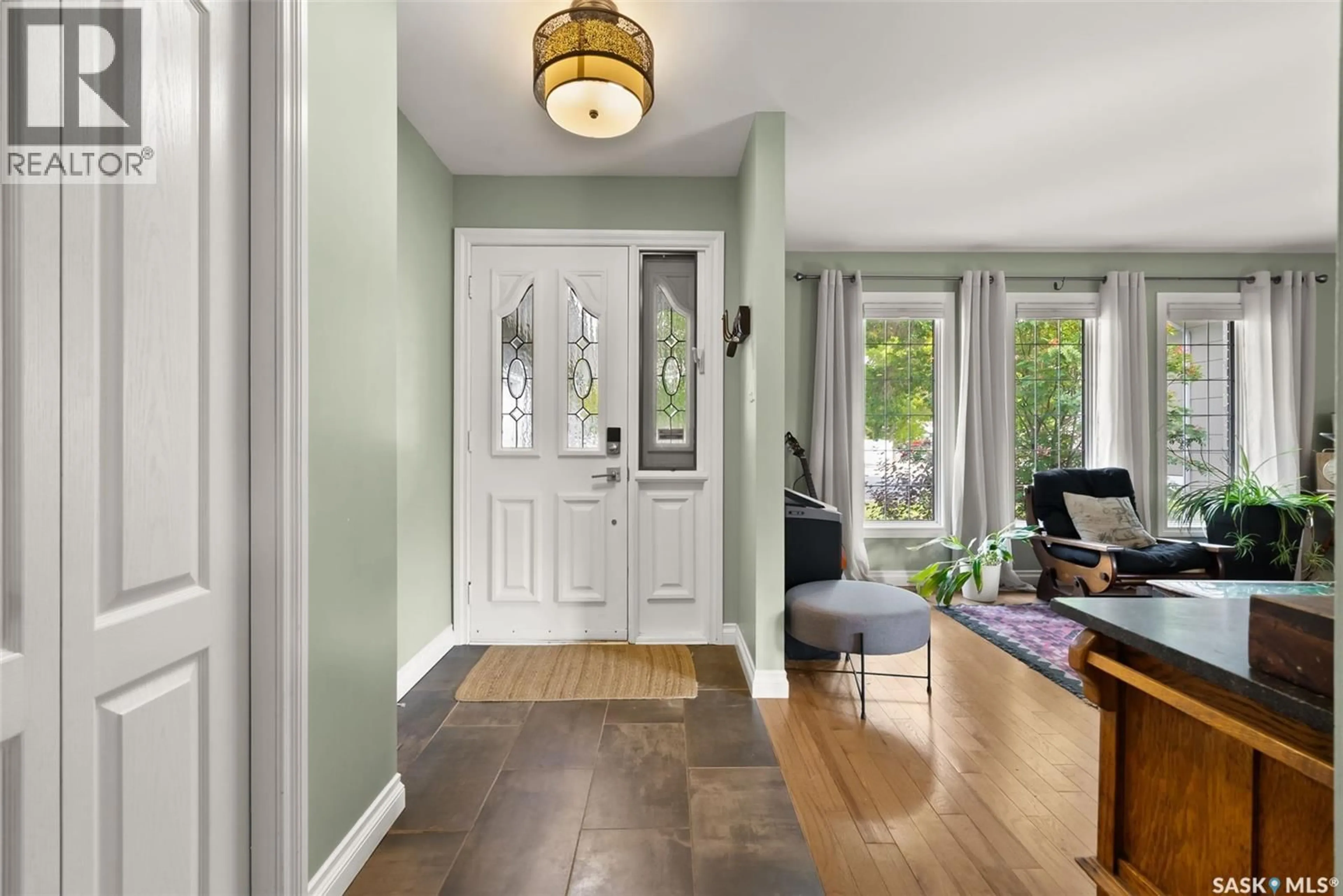 Indoor entryway for 4834 QUEEN STREET, Regina Saskatchewan S4S6V8