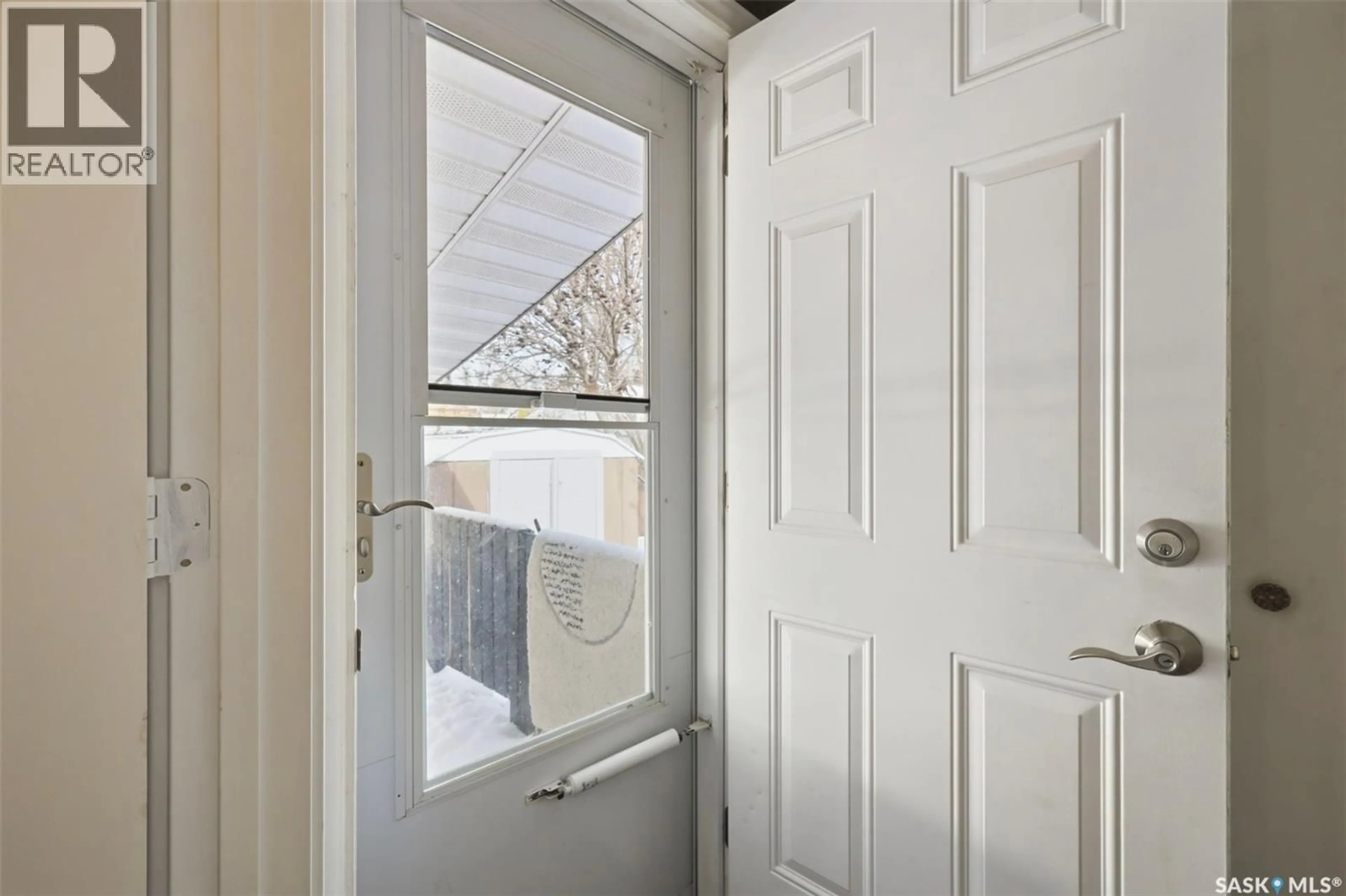 Indoor entryway for 355 AVONDALE ROAD, Saskatoon Saskatchewan S7H5B4