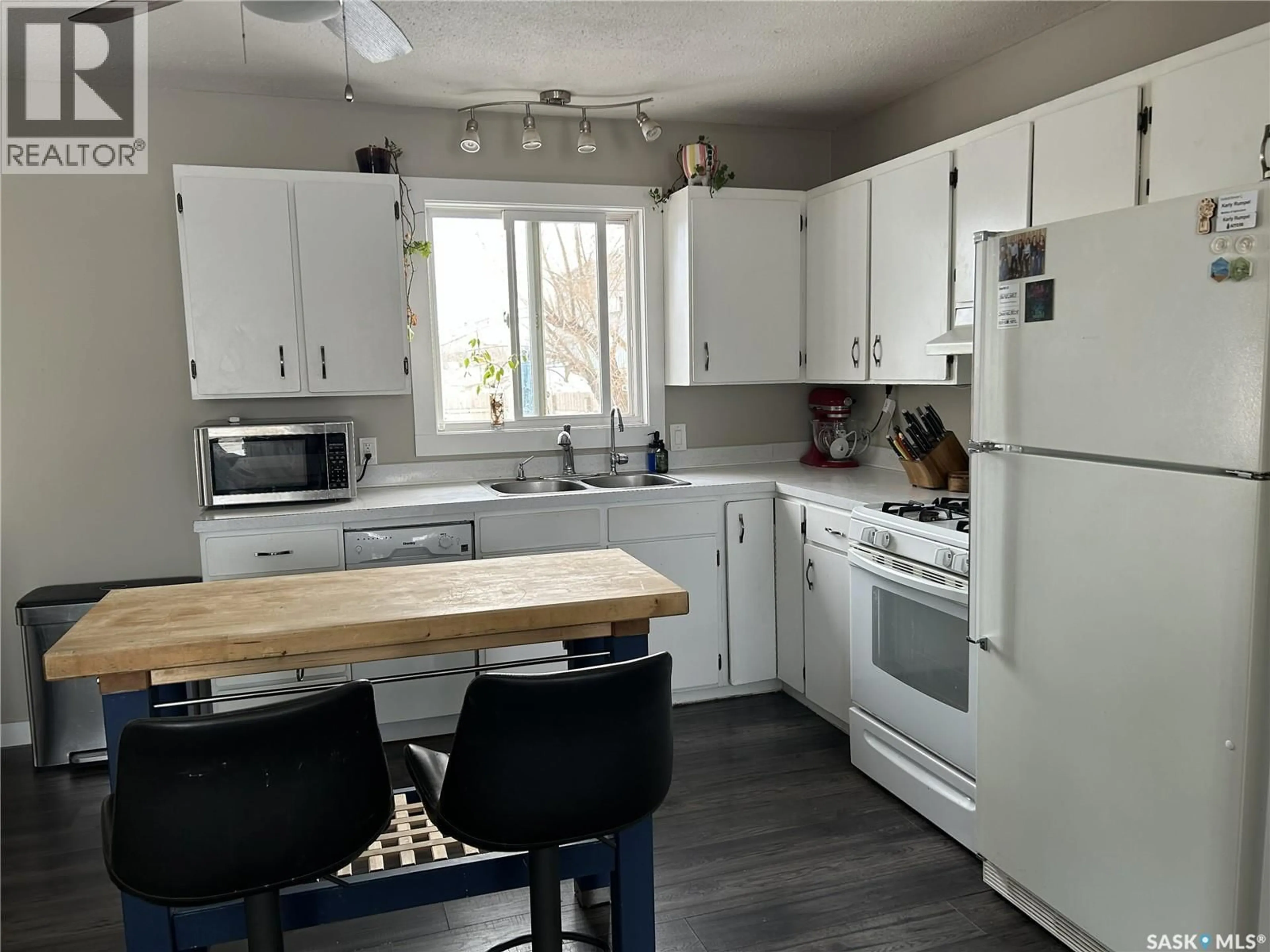 Standard kitchen, wood/laminate floor for 602 97TH AVENUE, Tisdale Saskatchewan S0E1T0