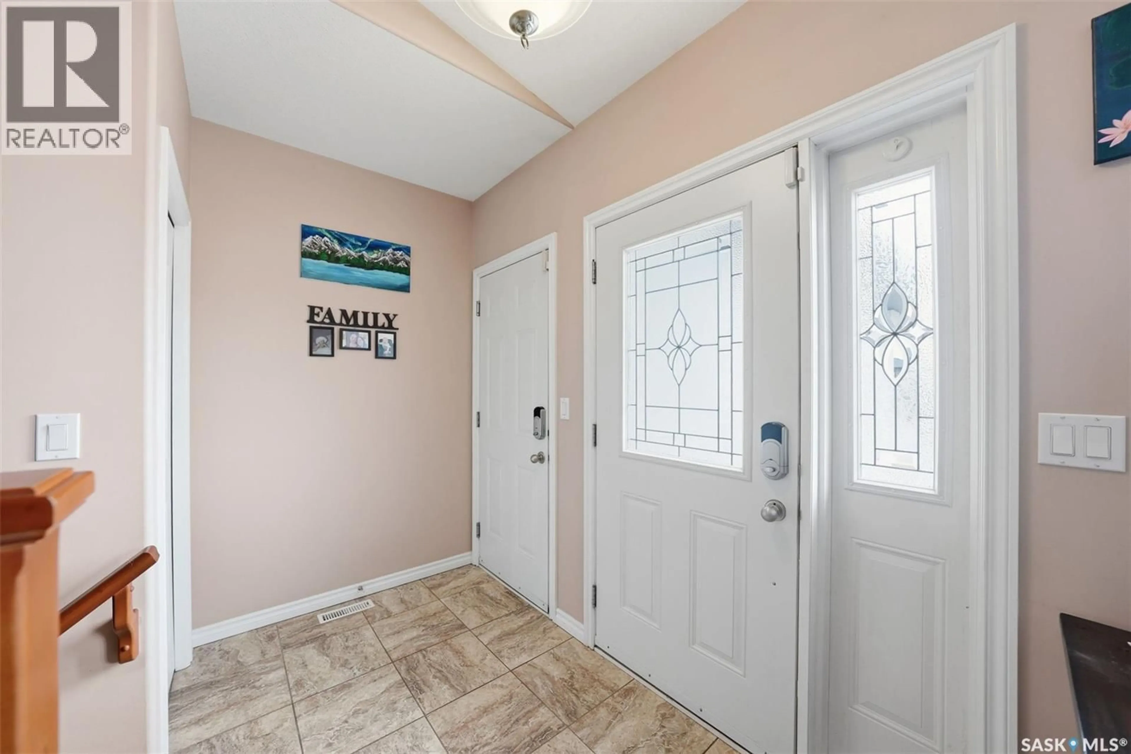 Indoor entryway for 311 MCKAGUE CRESCENT, Saskatoon Saskatchewan S7R0A9