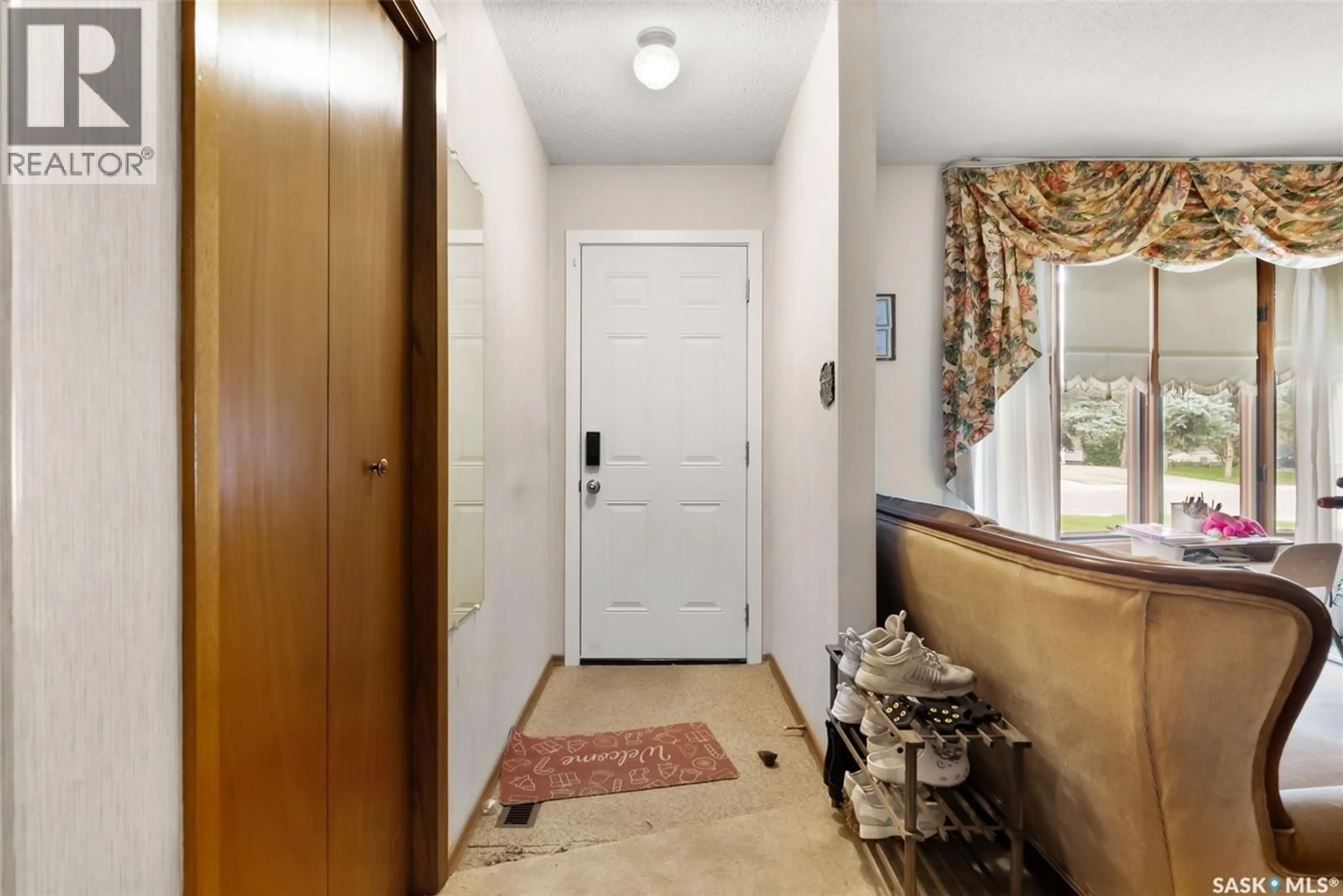 Indoor entryway for 1015 12TH AVENUE, Regina Saskatchewan S4N4W1