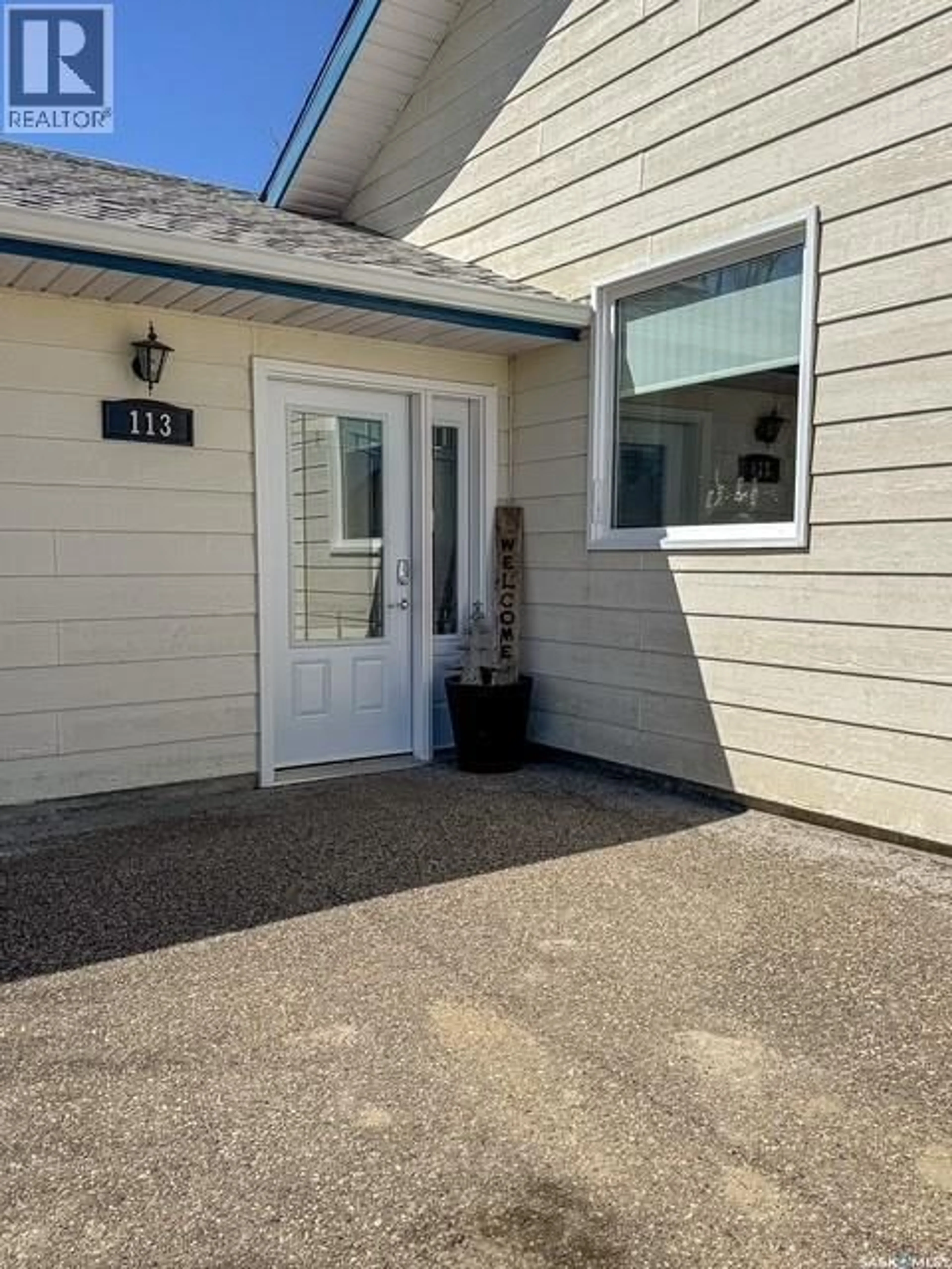 Home with vinyl exterior material, street for 113 1ST STREET, Swift Current Rm No. 137 Saskatchewan S9H4V1
