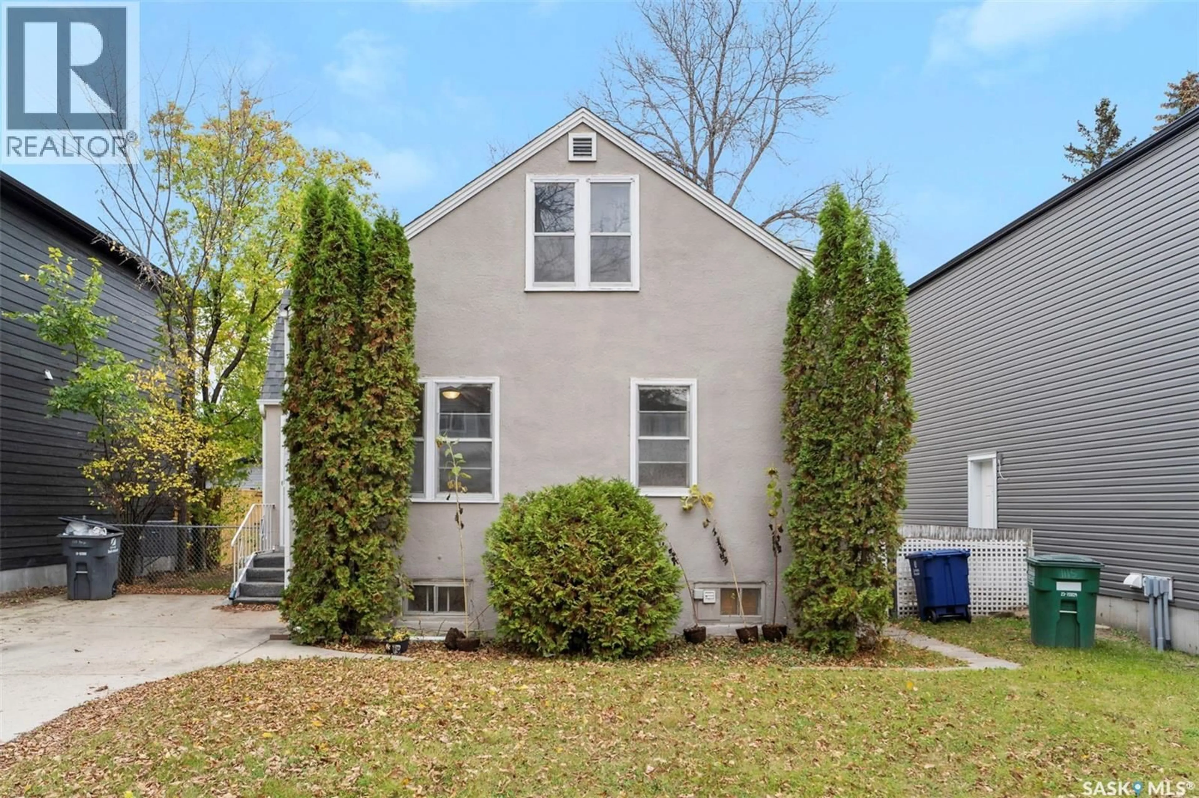 Home with vinyl exterior material, street for 1115 9TH STREET, Saskatoon Saskatchewan S7H0N4