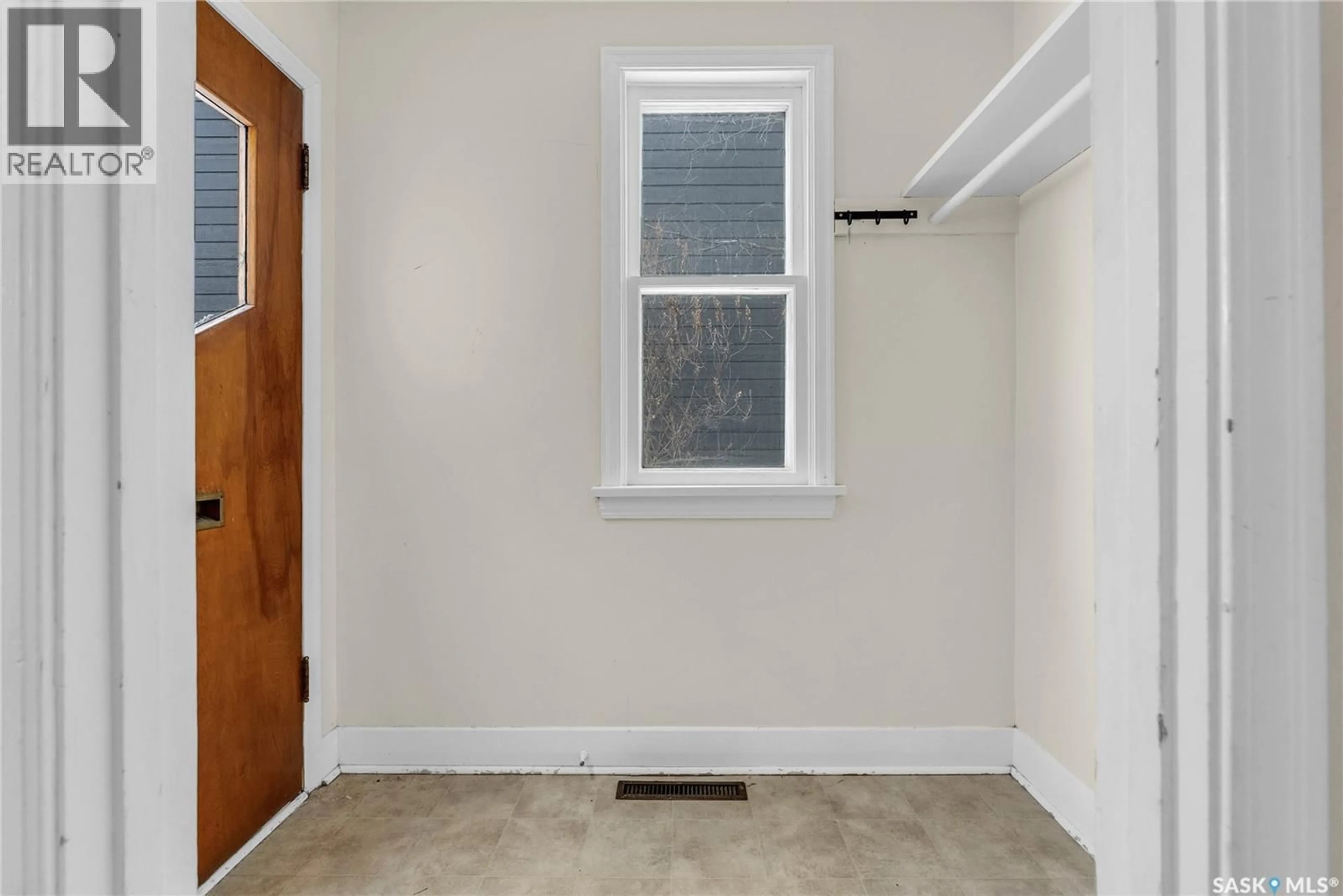 A pic of a room for 1115 9TH STREET, Saskatoon Saskatchewan S7H0N4