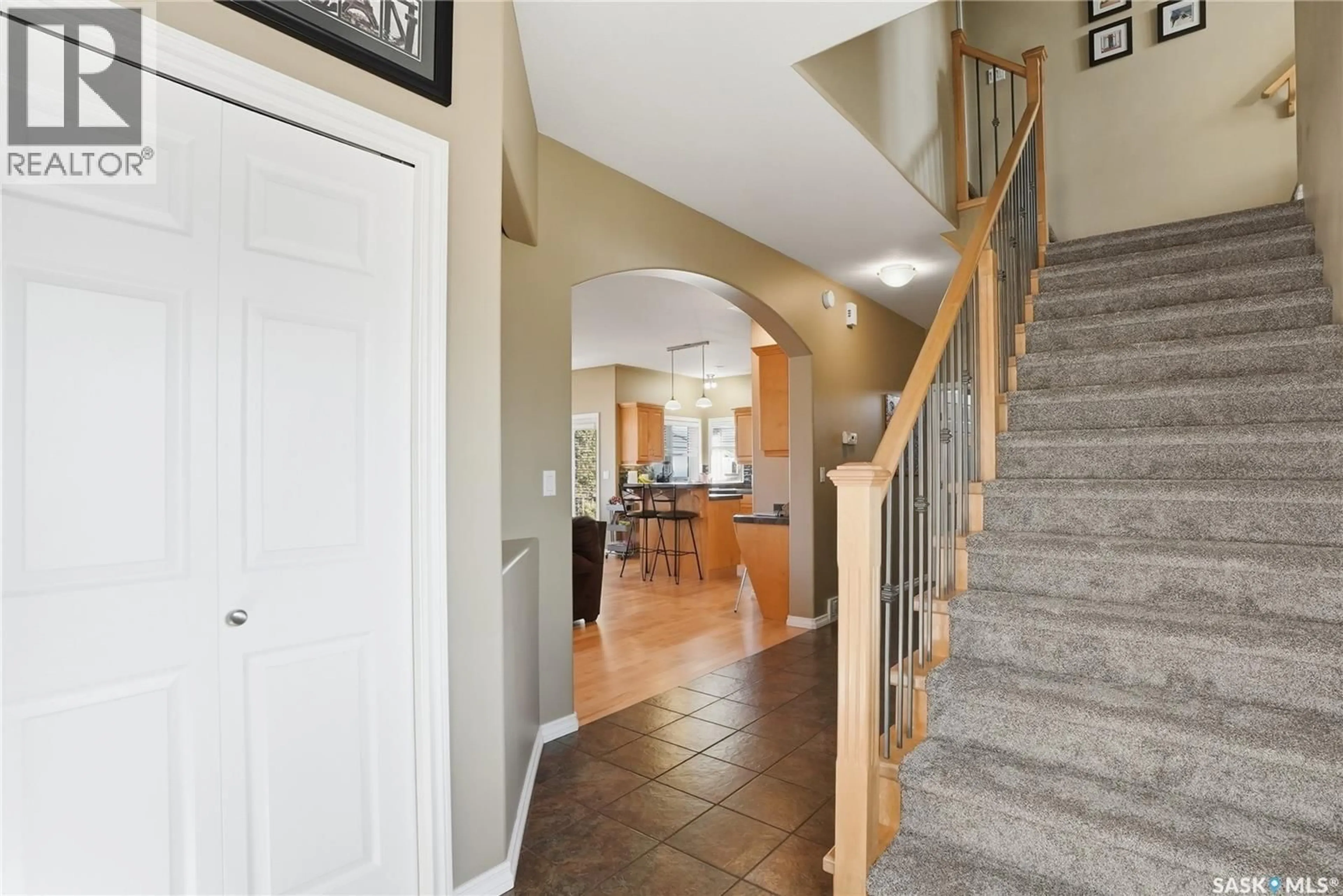 Indoor entryway for 307 VAN IMPE COURT, Saskatoon Saskatchewan S7W1C1