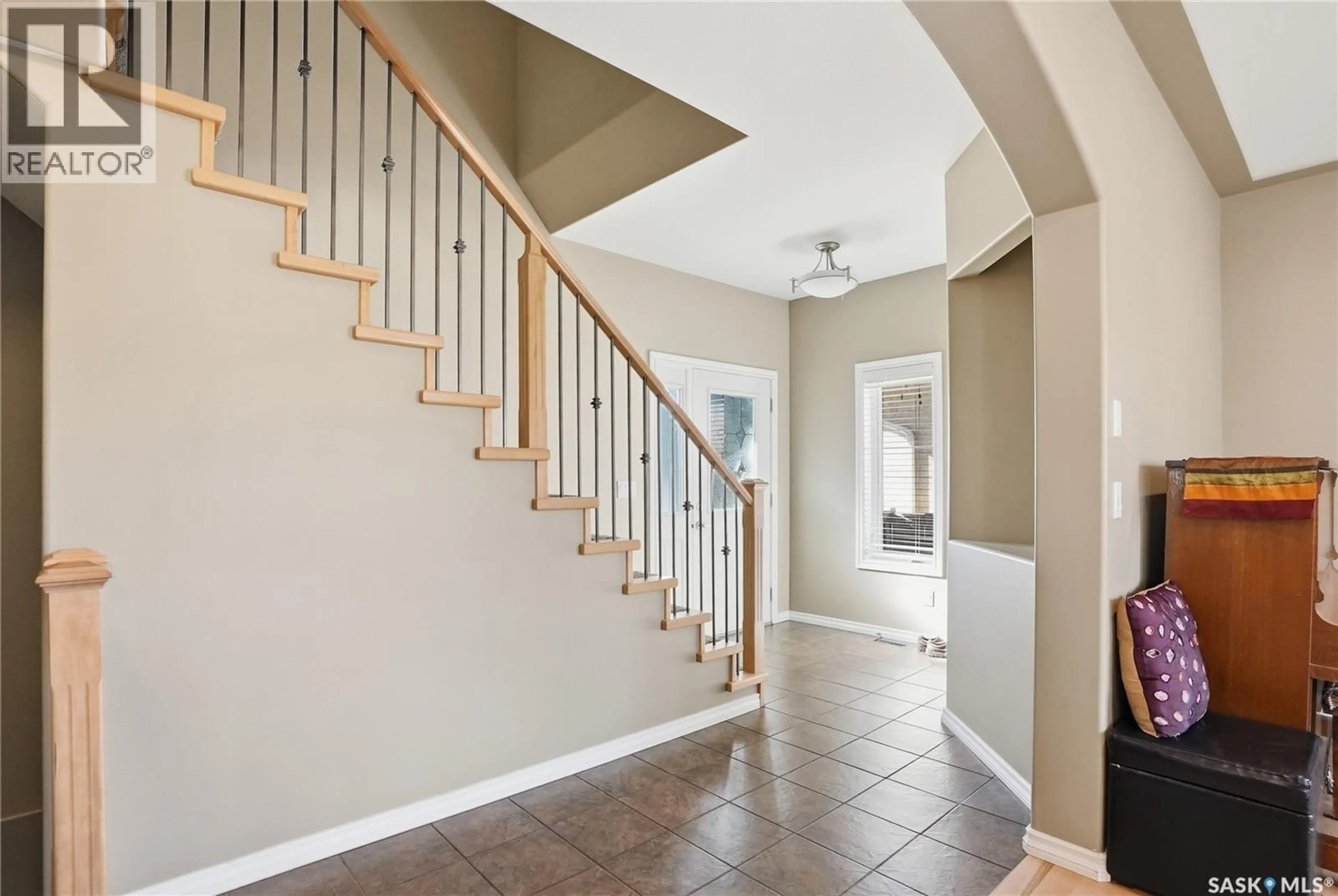 Indoor entryway for 307 VAN IMPE COURT, Saskatoon Saskatchewan S7W1C1