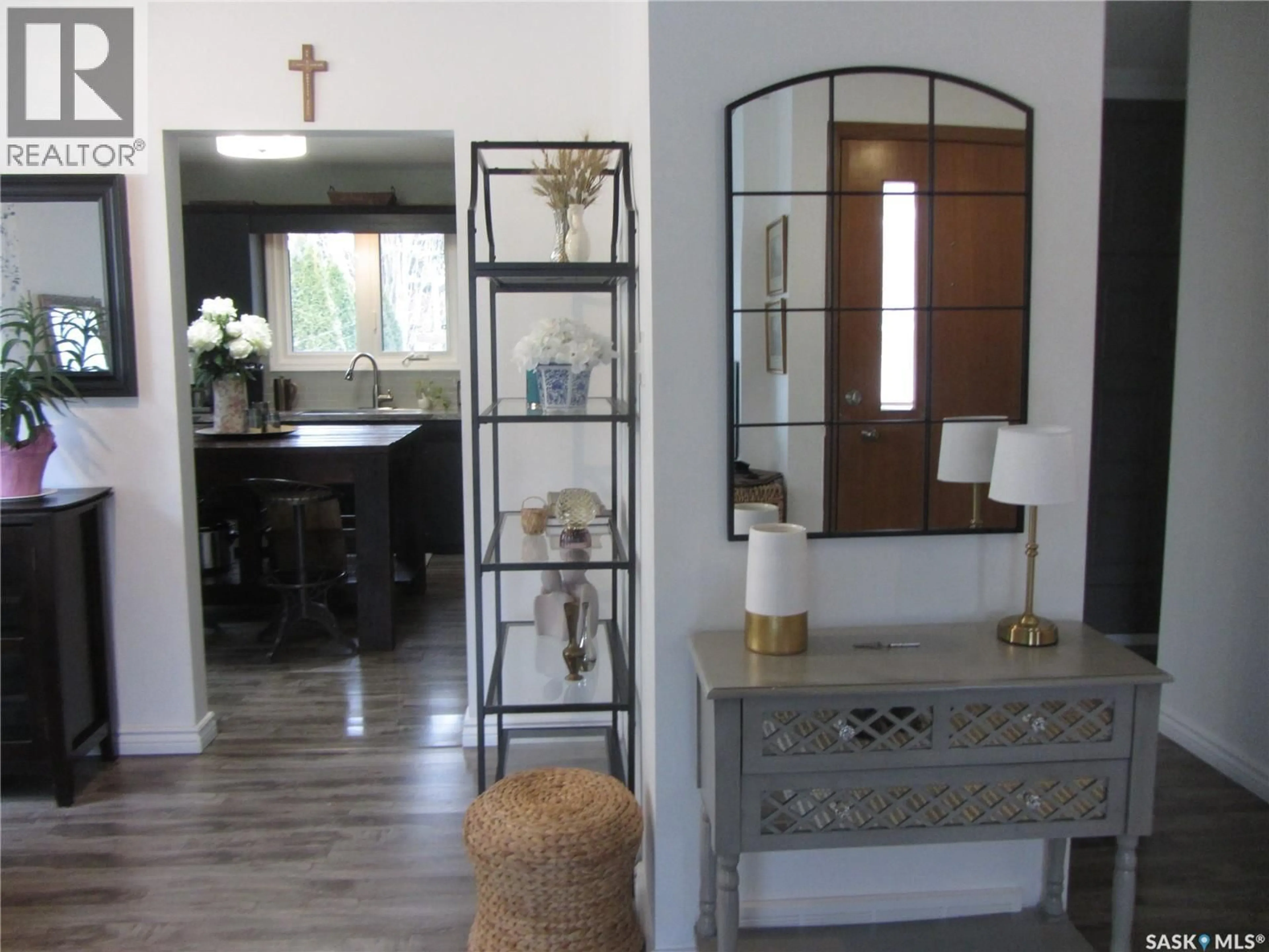 Indoor entryway for 1802 ARLINGTON AVENUE, Saskatoon Saskatchewan S7H2Y7