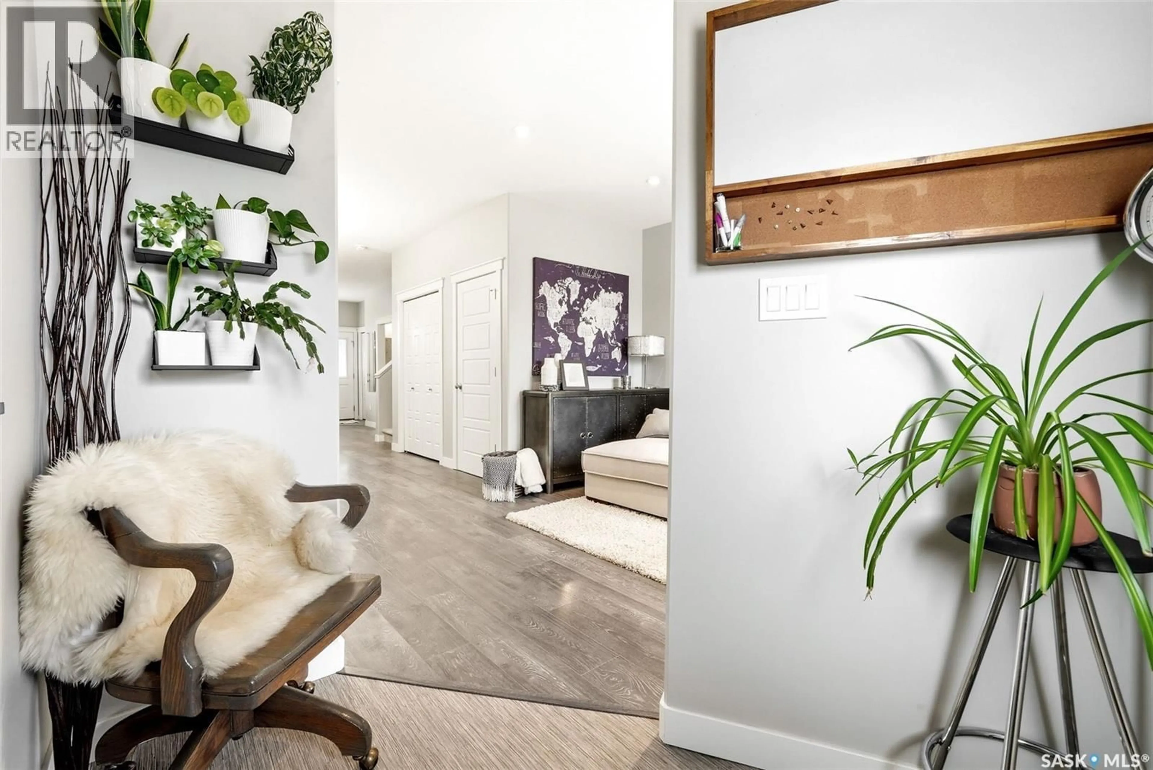 Indoor entryway for 4371 JAMES HILL ROAD, Regina Saskatchewan S4W0L4