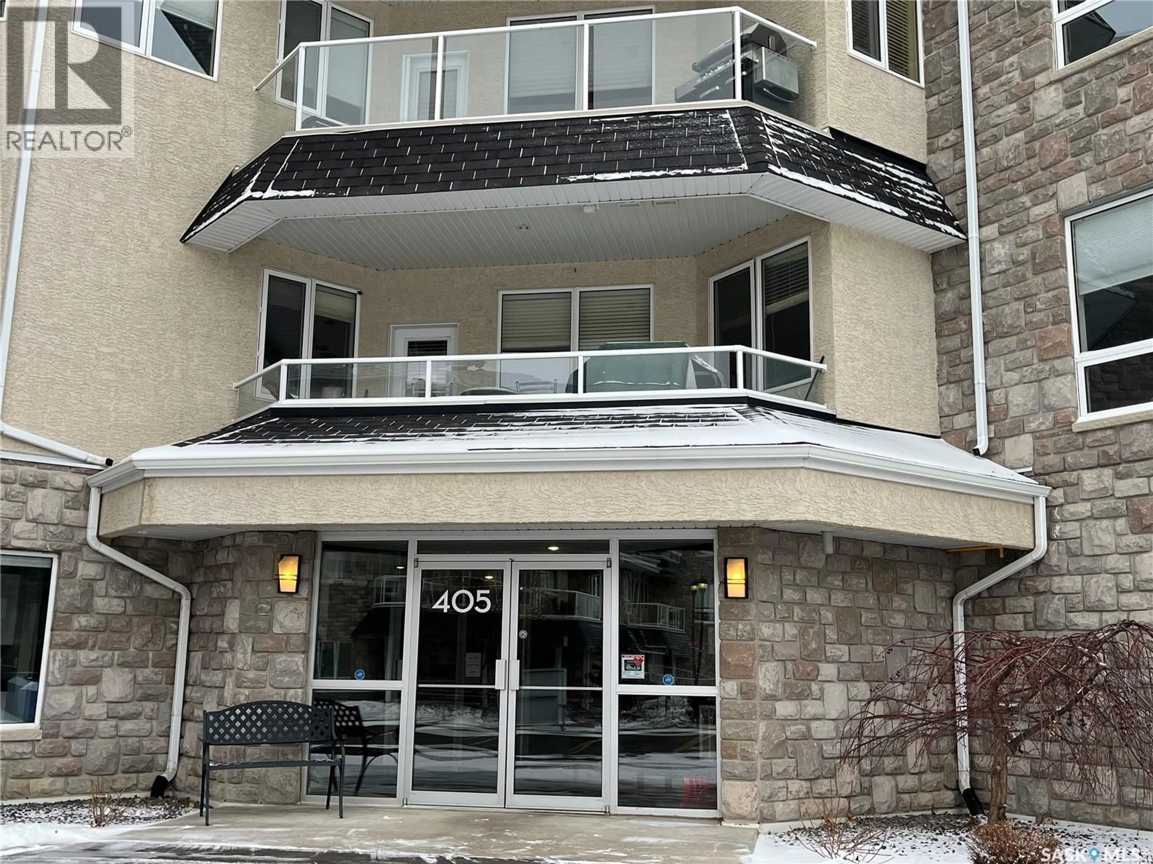 Indoor foyer for 211 405 CARTWRIGHT STREET, Saskatoon Saskatchewan S7T0C8