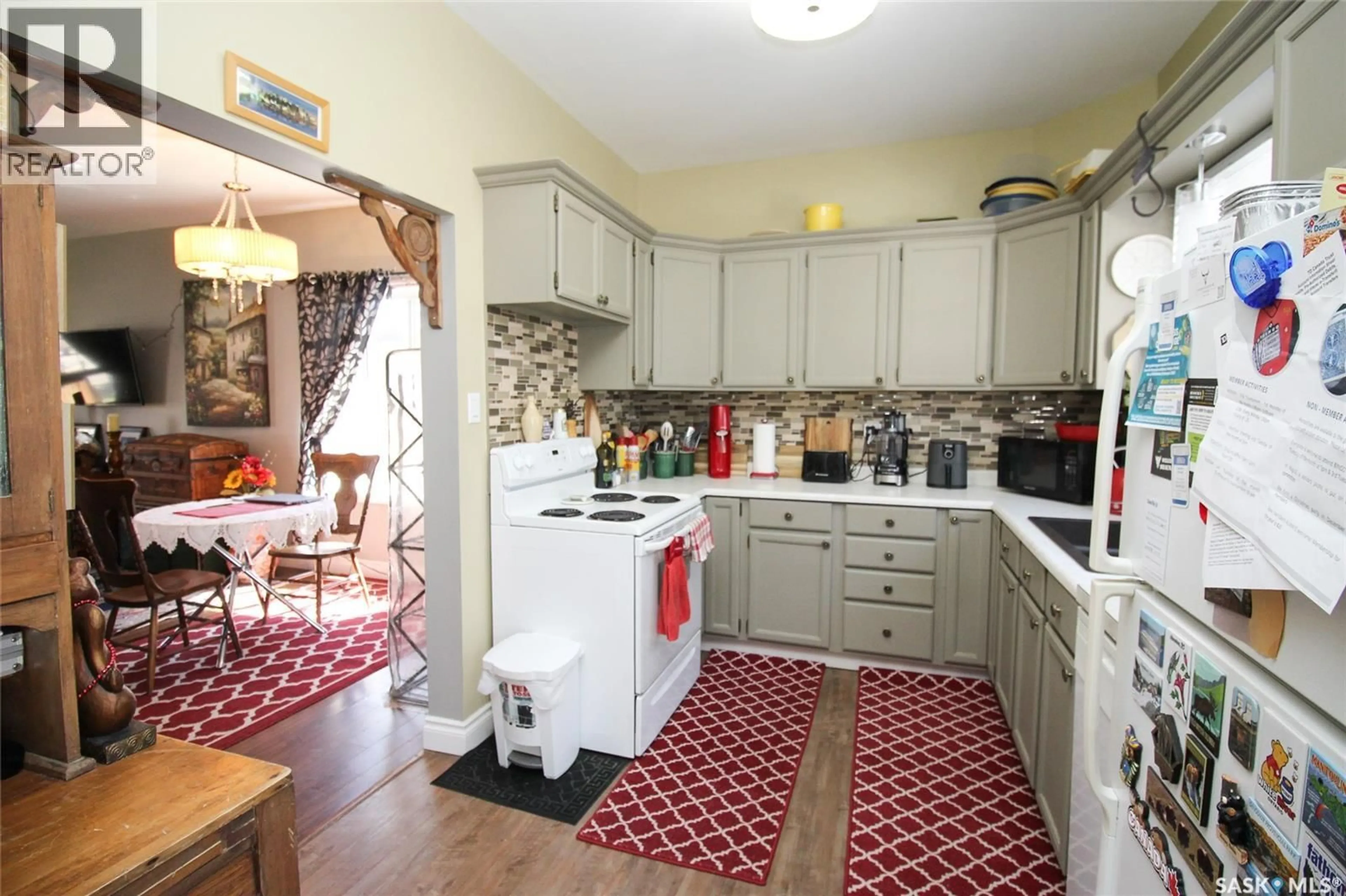 Standard kitchen, ceramic/tile floor for 531 1ST STREET, Shaunavon Saskatchewan S0N2M0