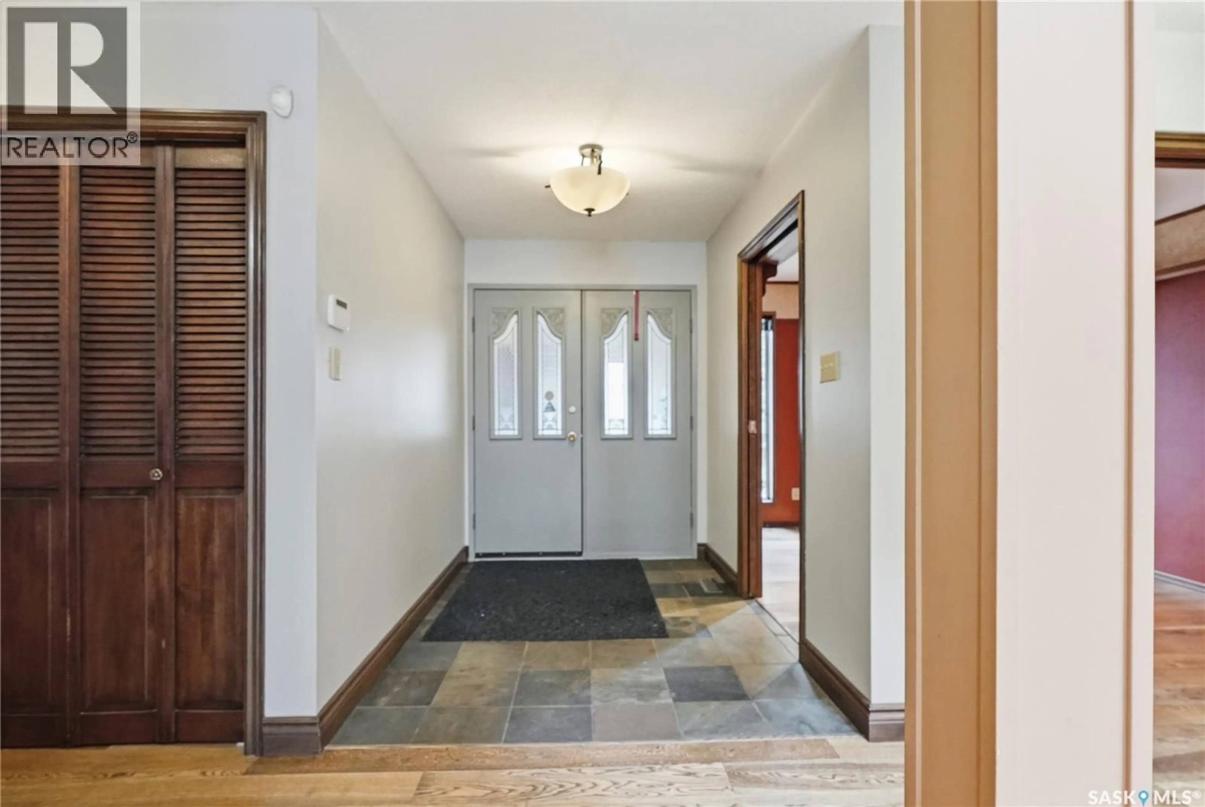 Indoor entryway for 622 COSTIGAN WAY, Saskatoon Saskatchewan S7J3R2