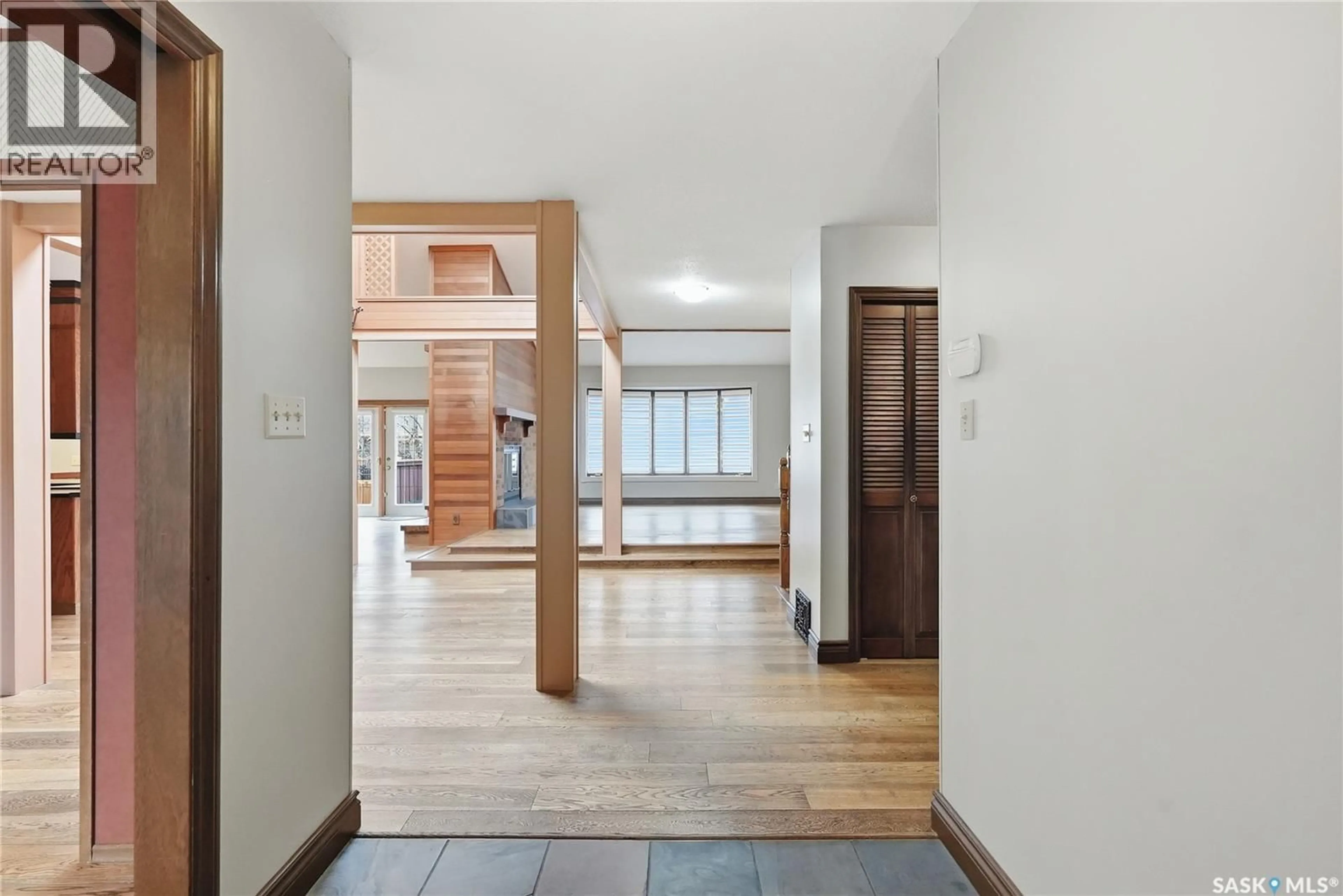 Indoor foyer for 622 COSTIGAN WAY, Saskatoon Saskatchewan S7J3R2