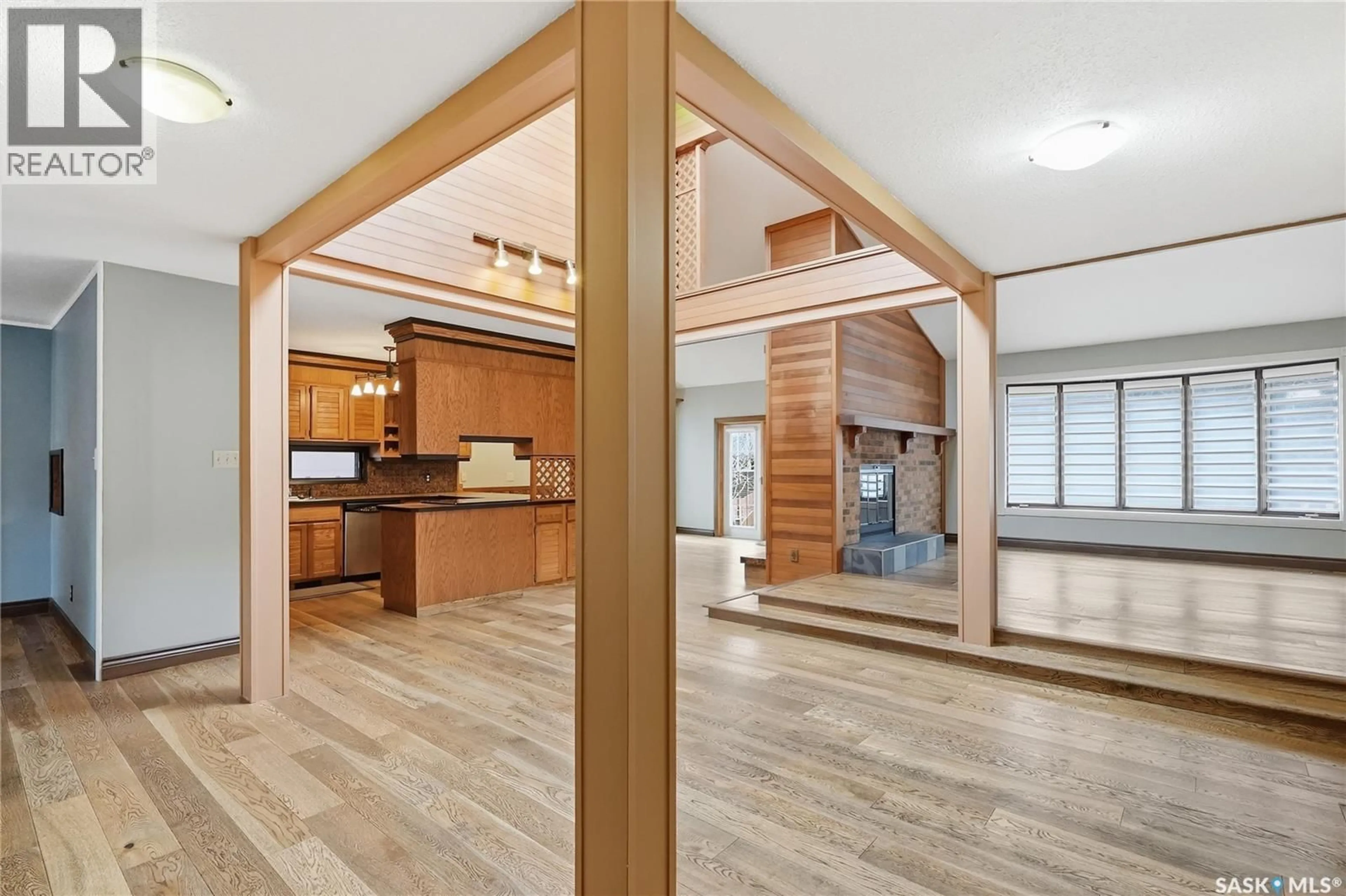 Indoor foyer for 622 COSTIGAN WAY, Saskatoon Saskatchewan S7J3R2