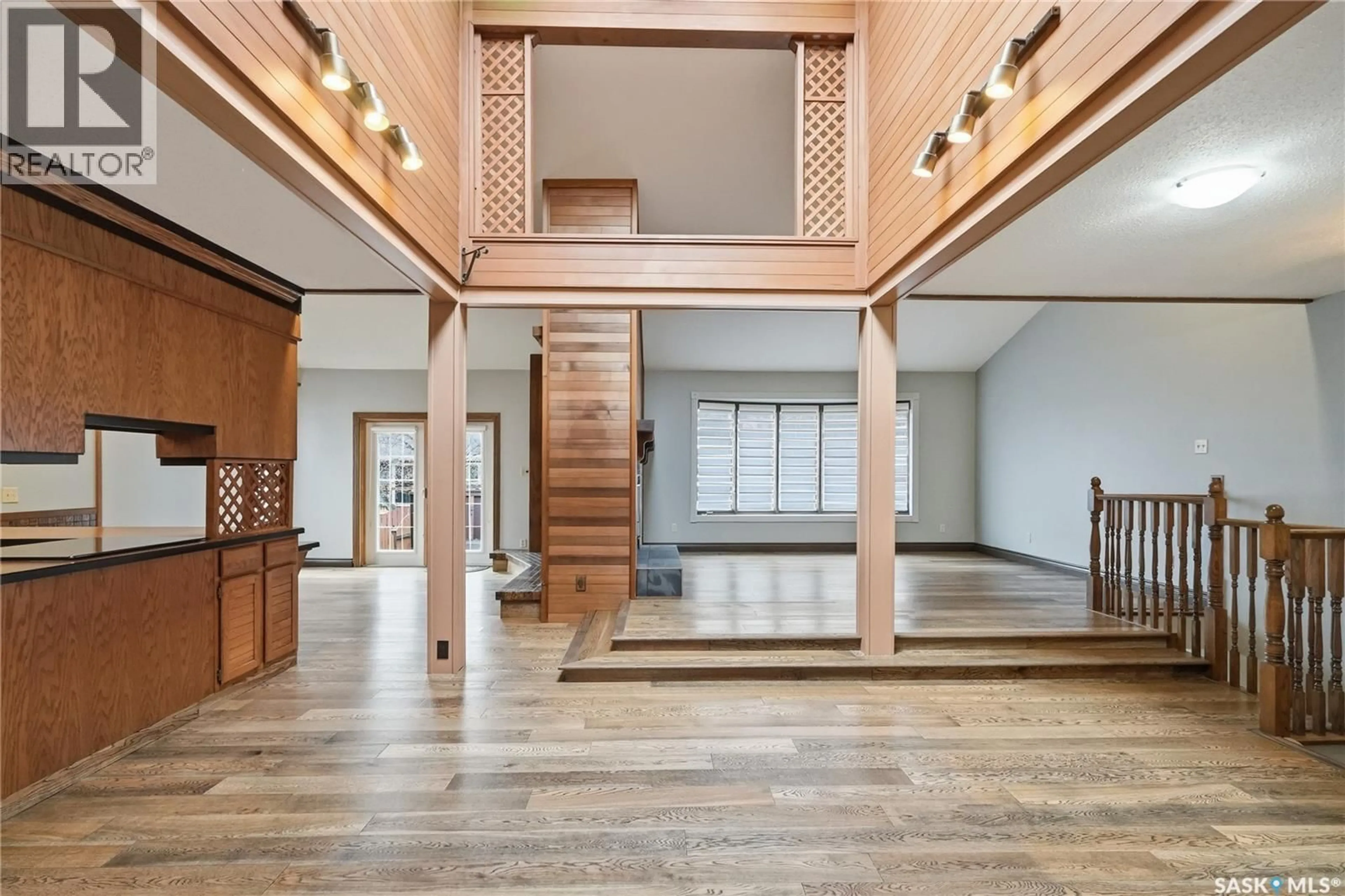 Indoor foyer for 622 COSTIGAN WAY, Saskatoon Saskatchewan S7J3R2