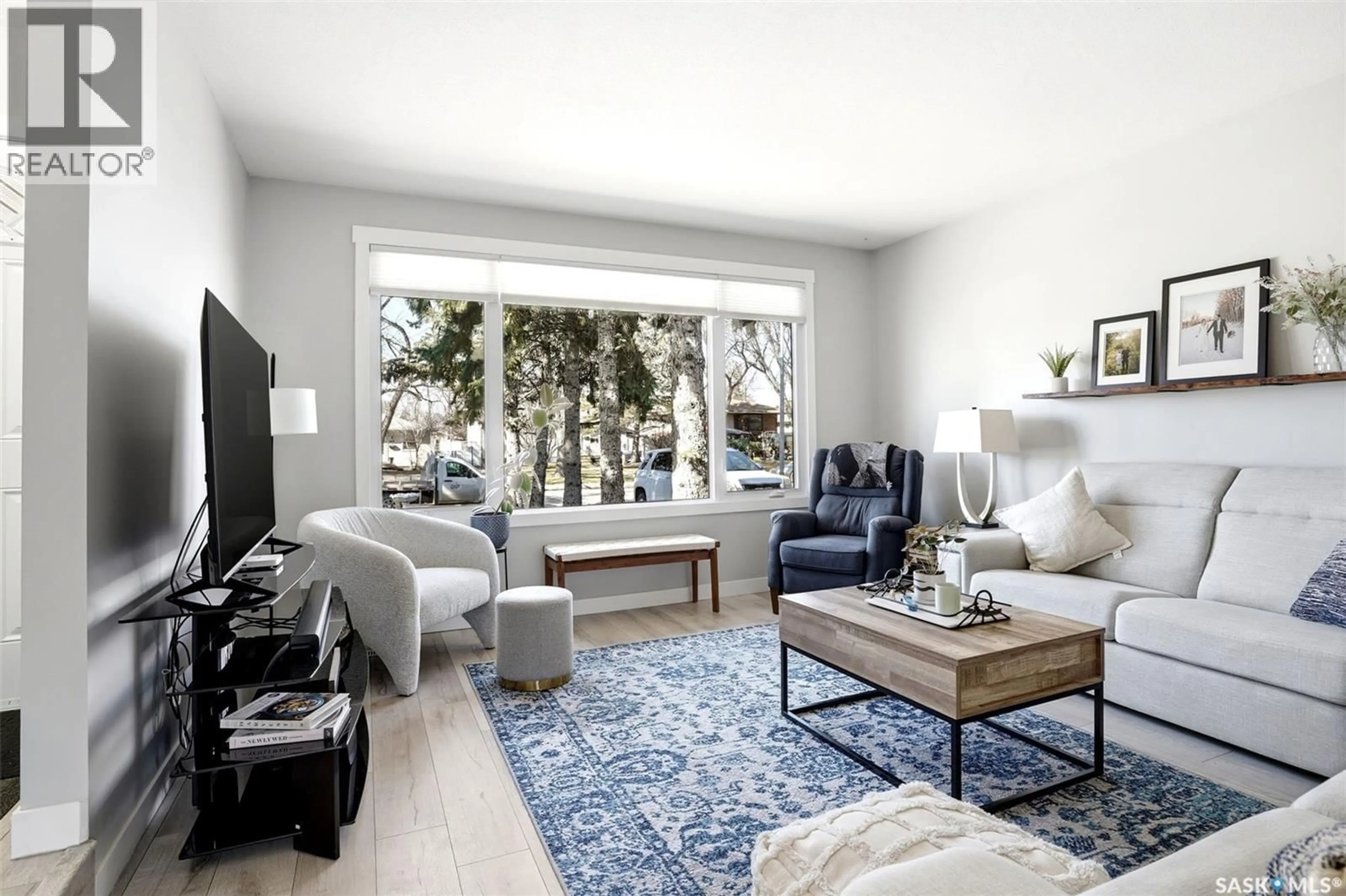 Living room with furniture, unknown for 1115 12TH AVENUE, Regina Saskatchewan S4N4W2