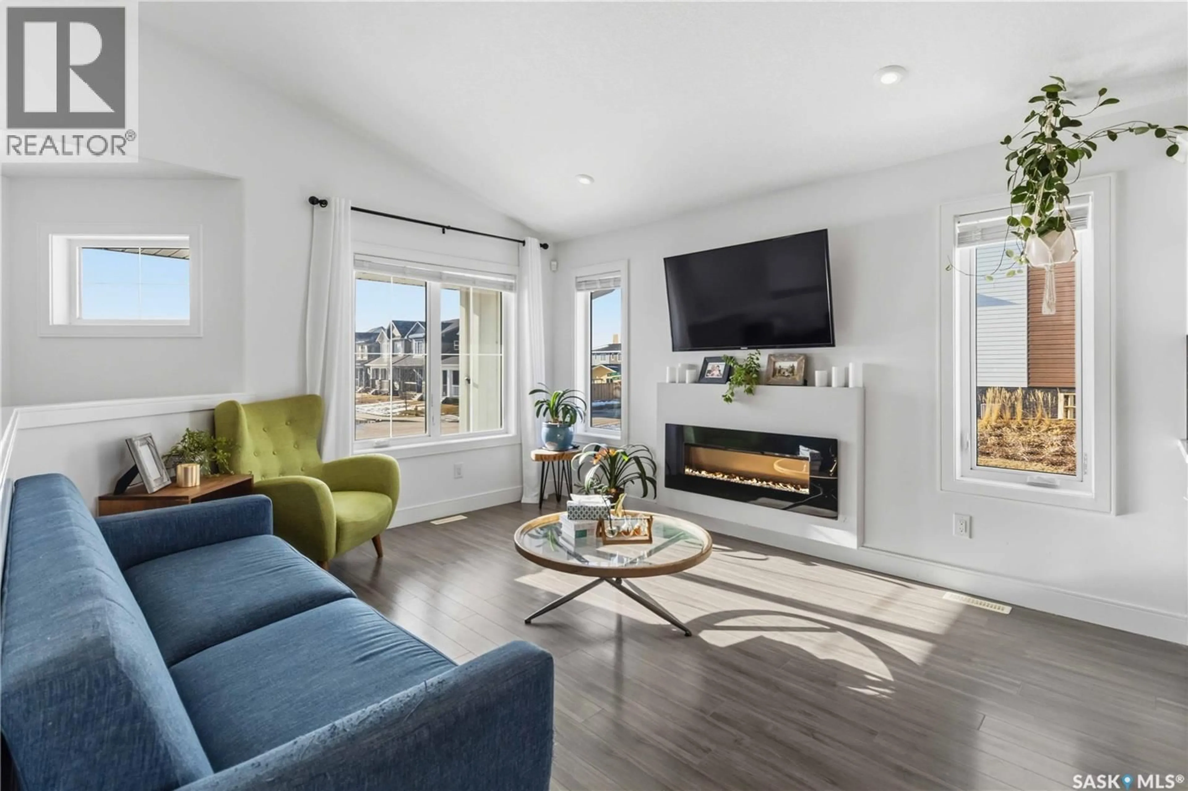 Living room with furniture, unknown for 403 DELAINEY ROAD, Saskatoon Saskatchewan S7V0N4