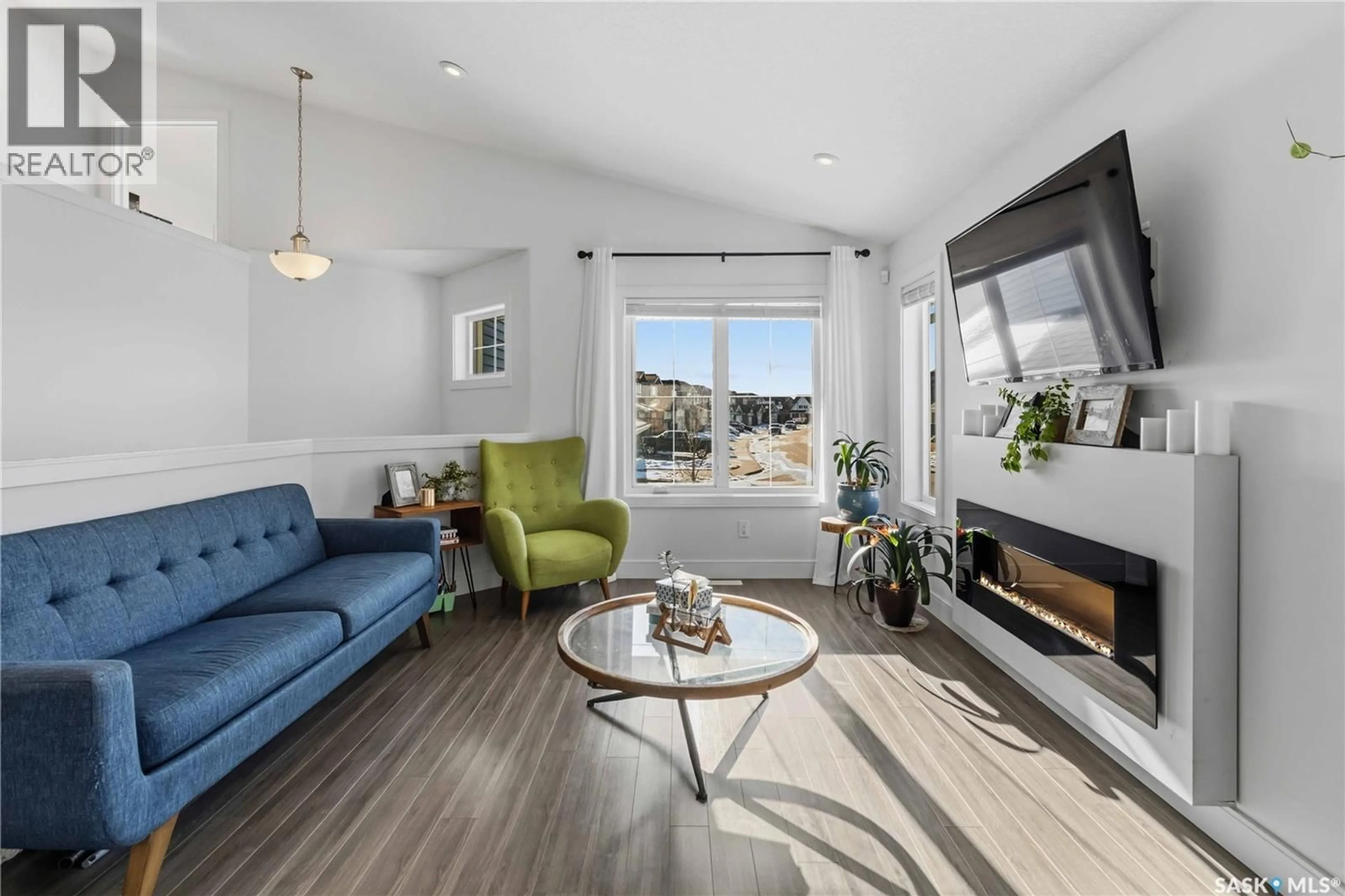 Living room with furniture, unknown for 403 DELAINEY ROAD, Saskatoon Saskatchewan S7V0N4