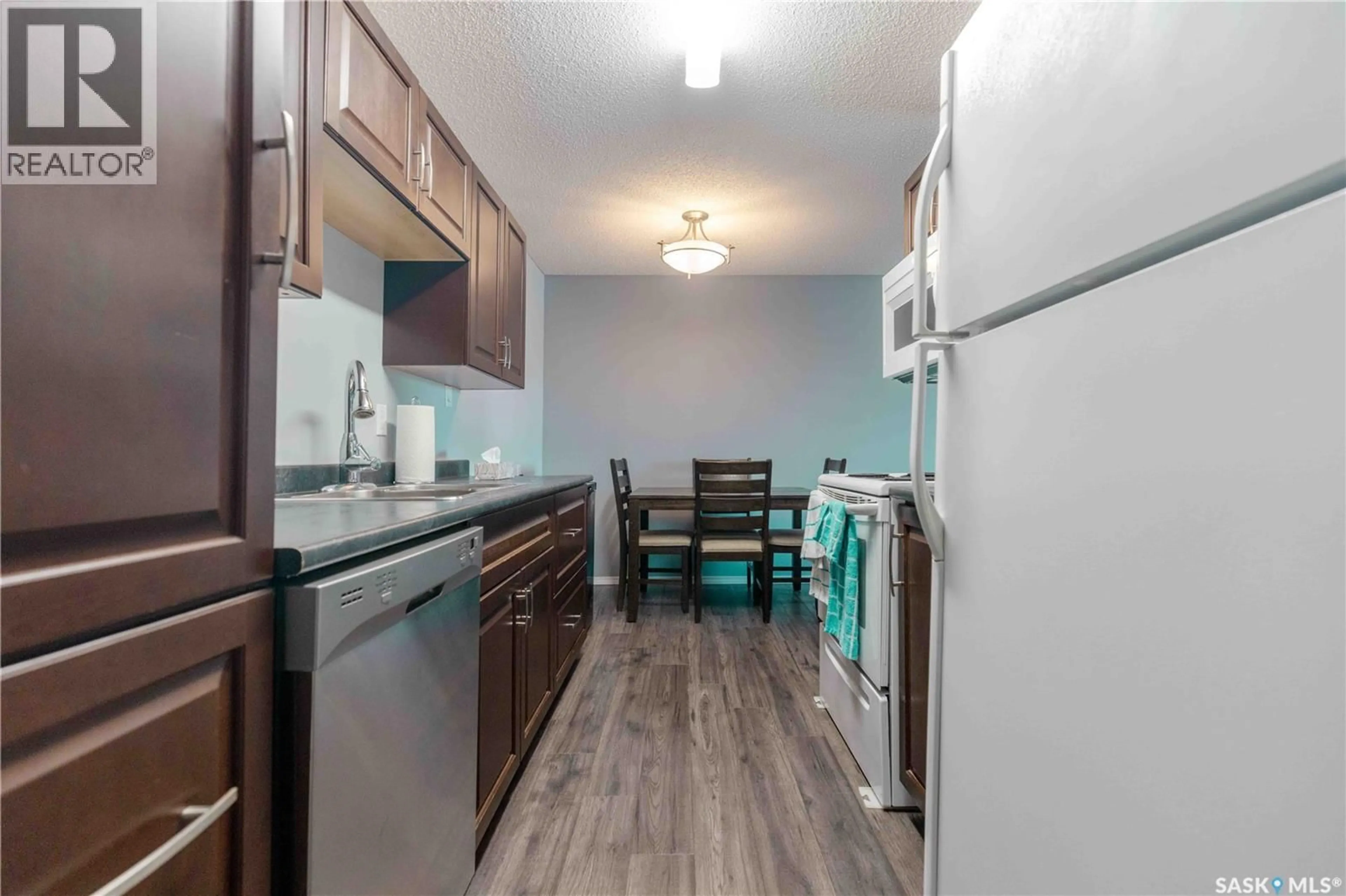 Standard kitchen, wood/laminate floor for 211 - 208 TAIT PLACE, Saskatoon Saskatchewan S7H5L5