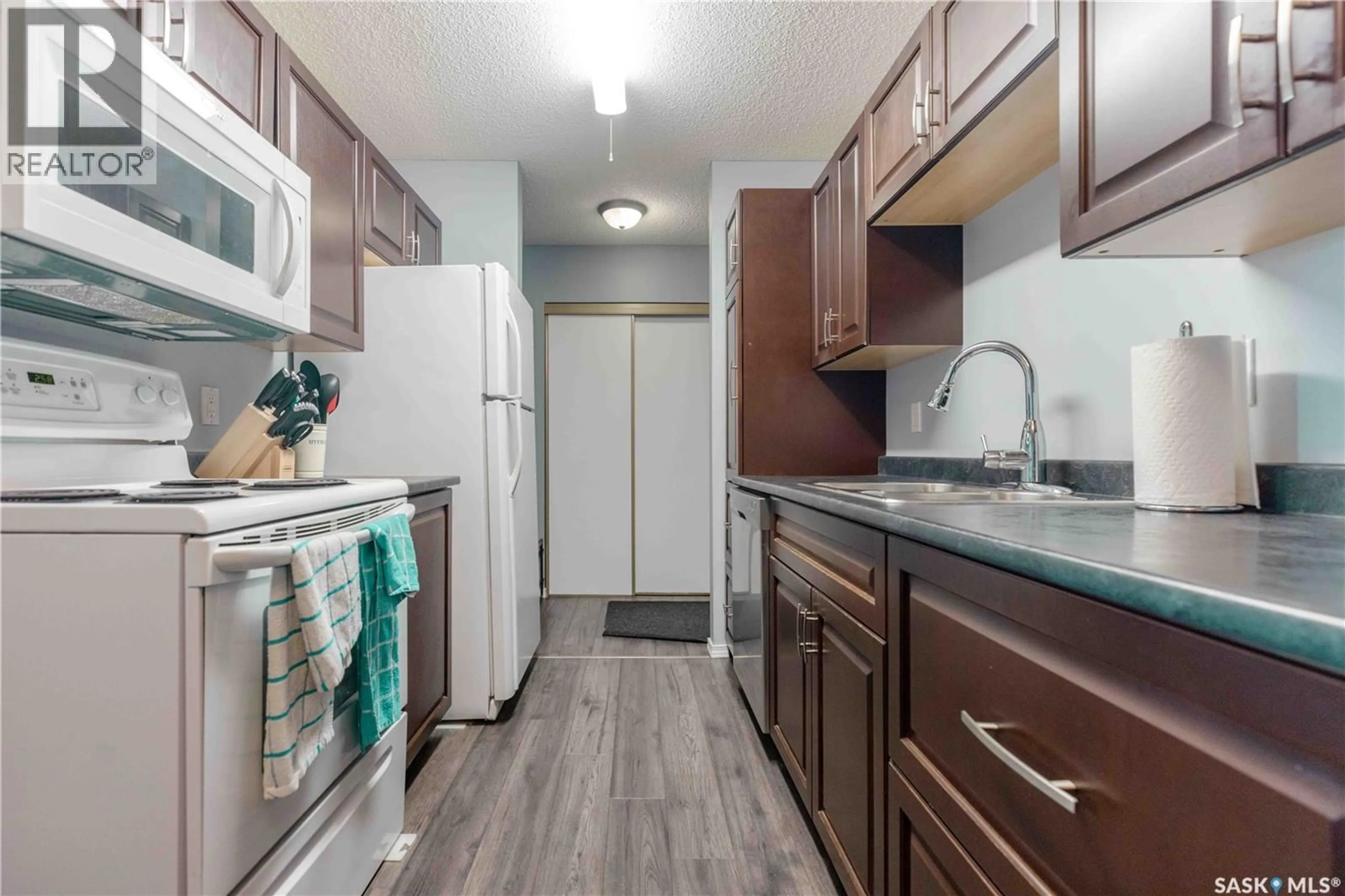 Standard kitchen, unknown for 211 - 208 TAIT PLACE, Saskatoon Saskatchewan S7H5L5