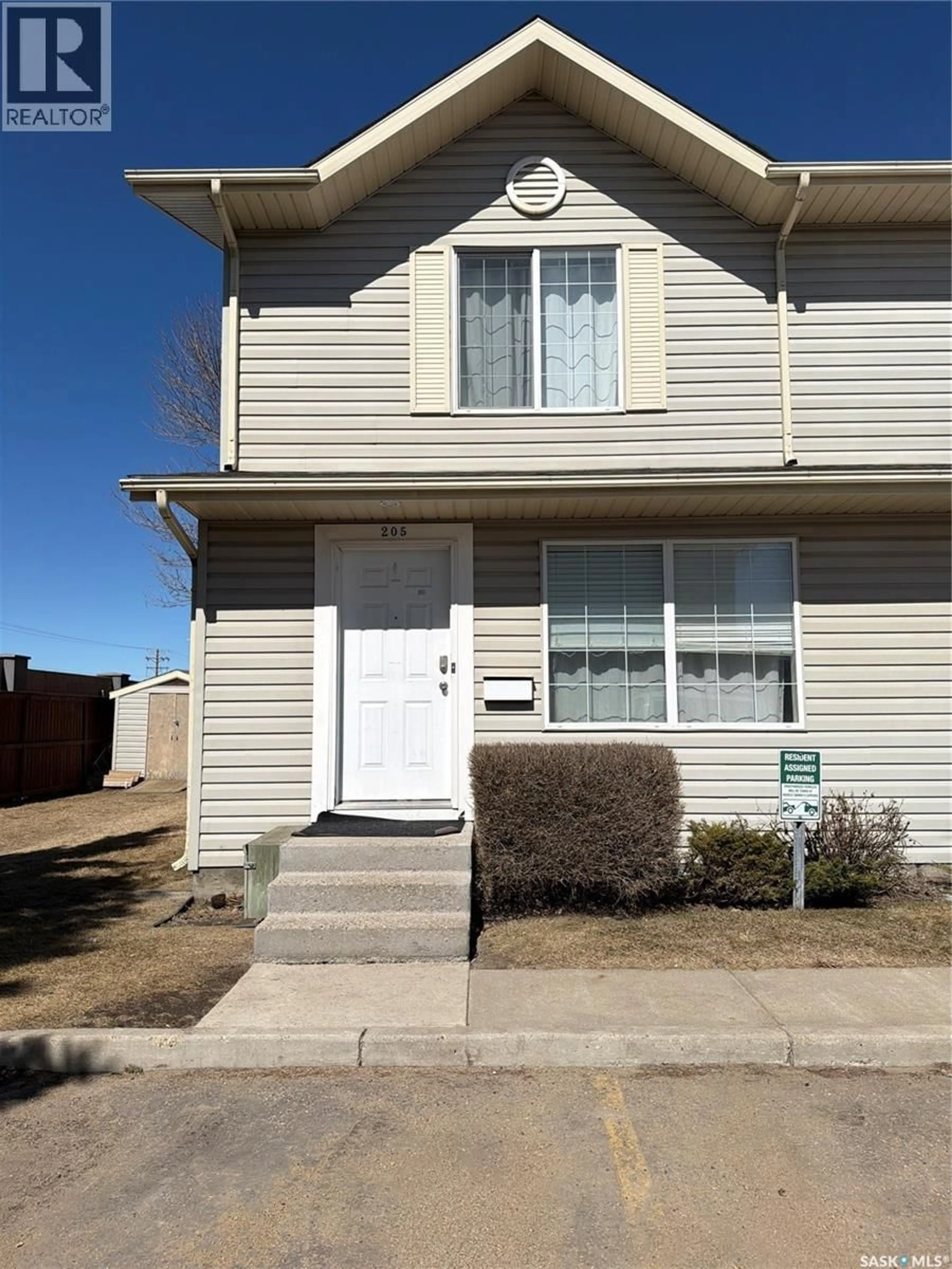 Home with vinyl exterior material, street for 815 - 205 KRISTJANSON ROAD, Saskatoon Saskatchewan S7S1M6