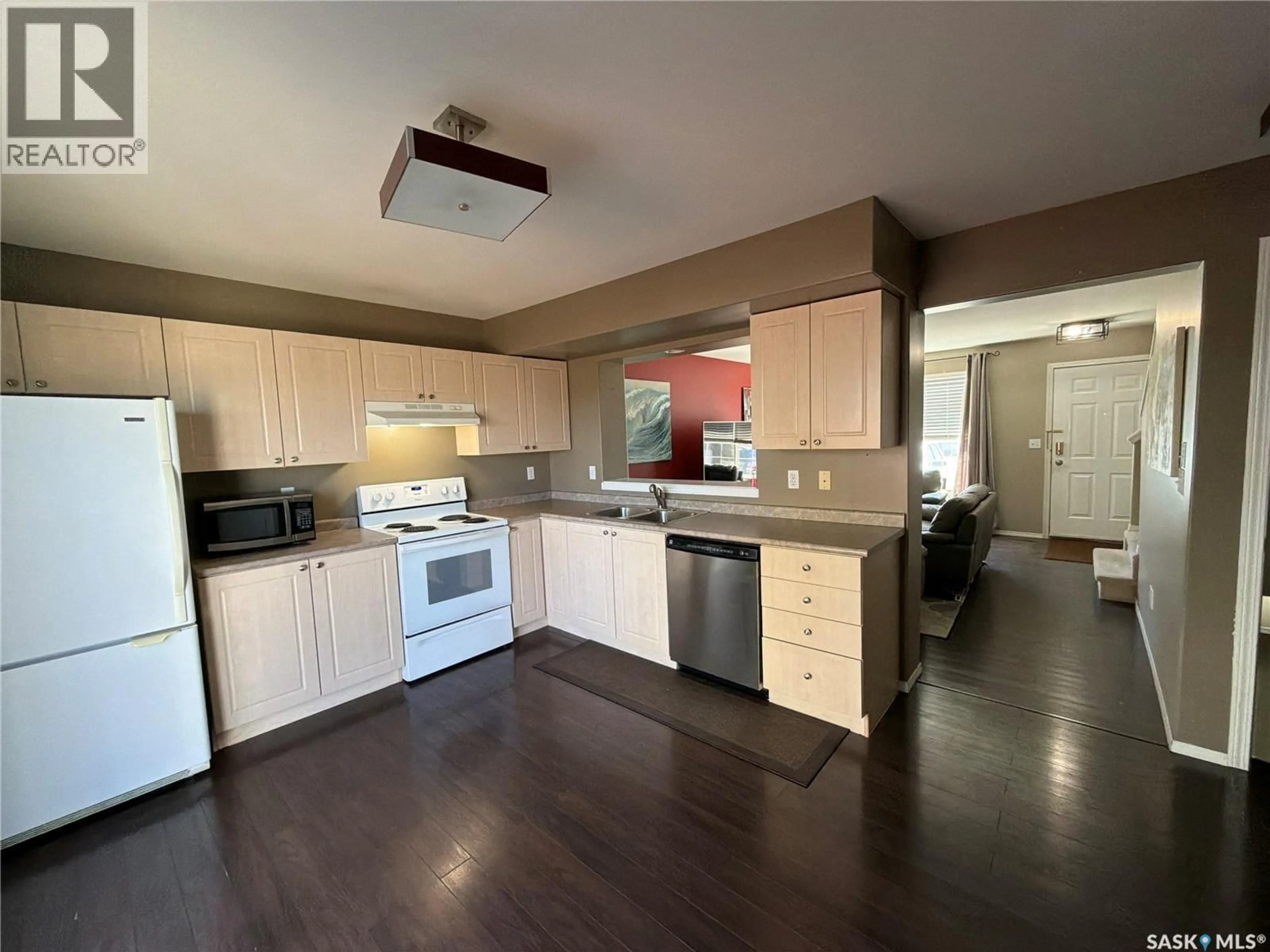 Open concept kitchen, wood/laminate floor for 815 - 205 KRISTJANSON ROAD, Saskatoon Saskatchewan S7S1M6