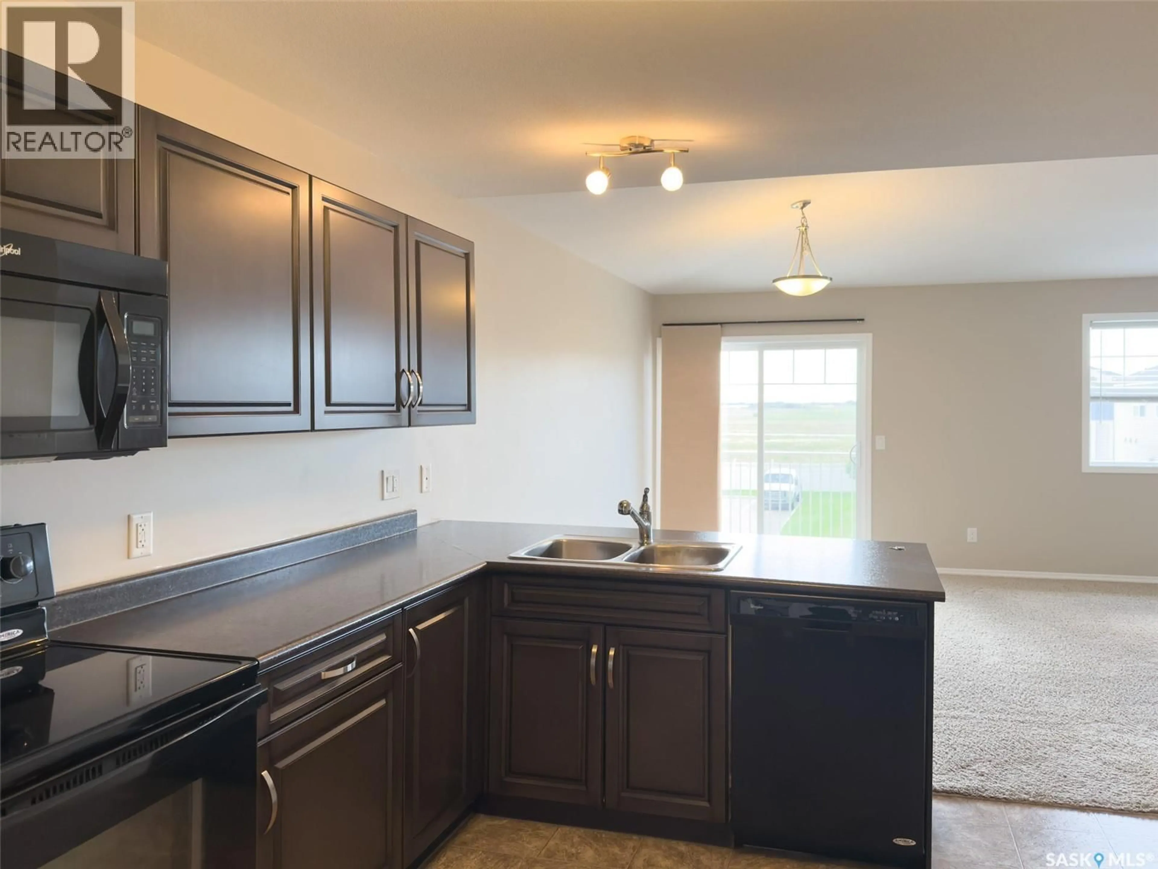 Standard kitchen, unknown for 100 - 308 CHAPARRAL BOULEVARD, Martensville Saskatchewan S0K0A2