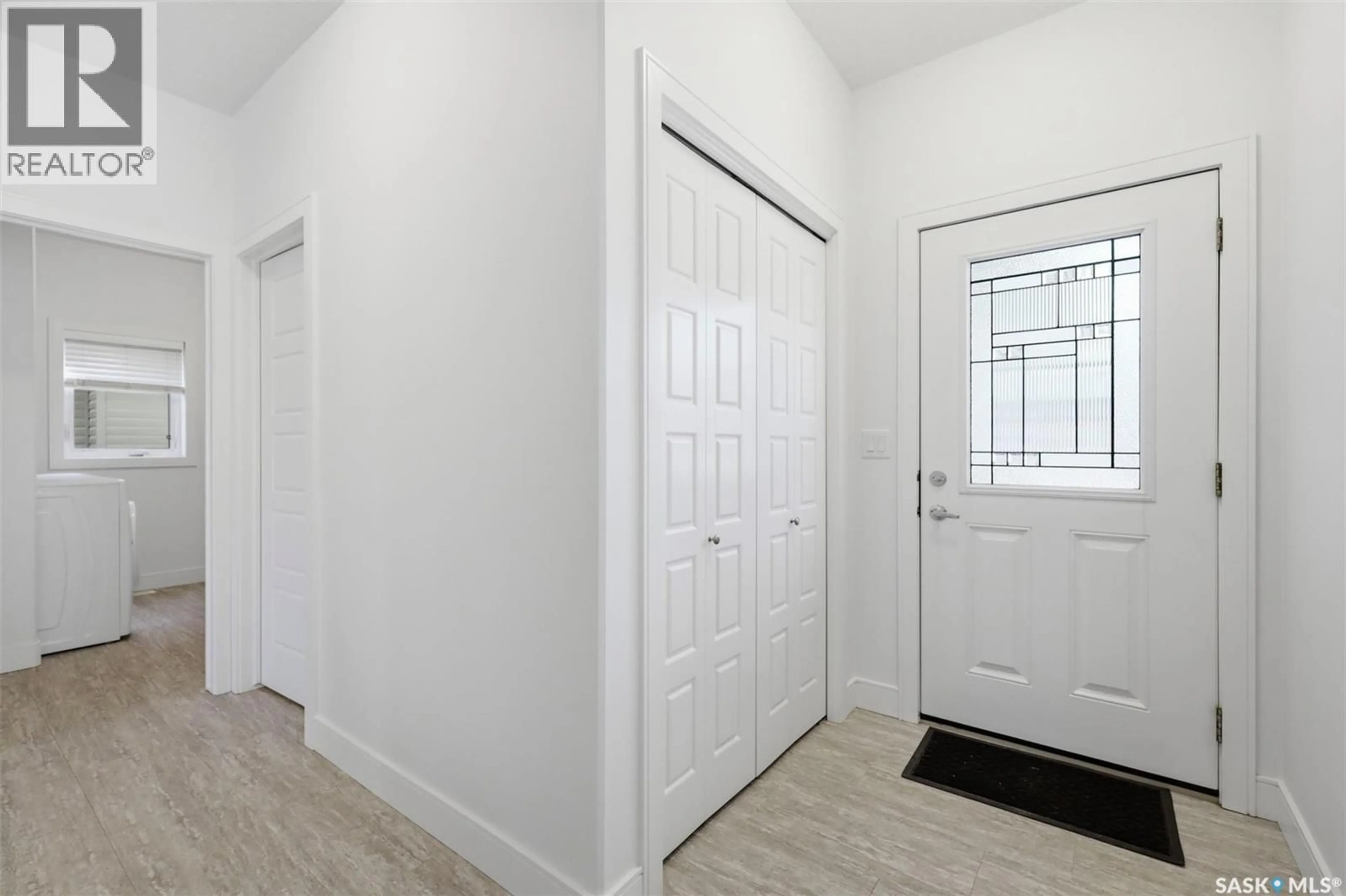 Indoor entryway for 611 KOLYNCHUK COURT, Saskatoon Saskatchewan S7T0W4