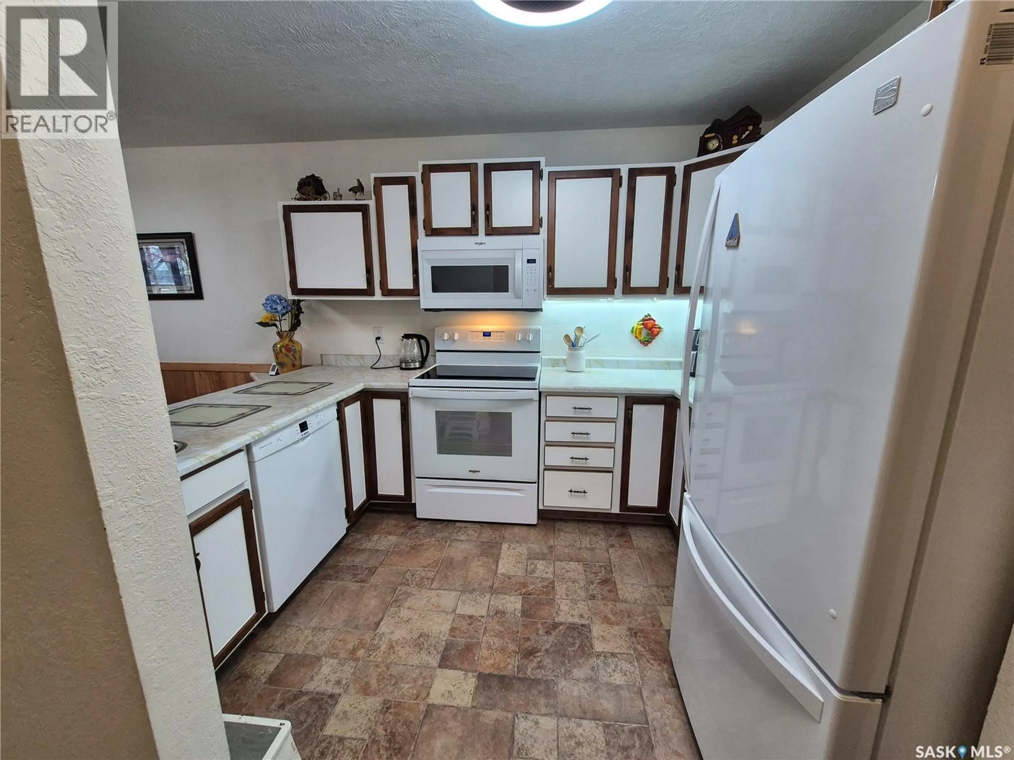 Standard kitchen, unknown for 24 228 3RD STREET, Weyburn Saskatchewan S4H0W6