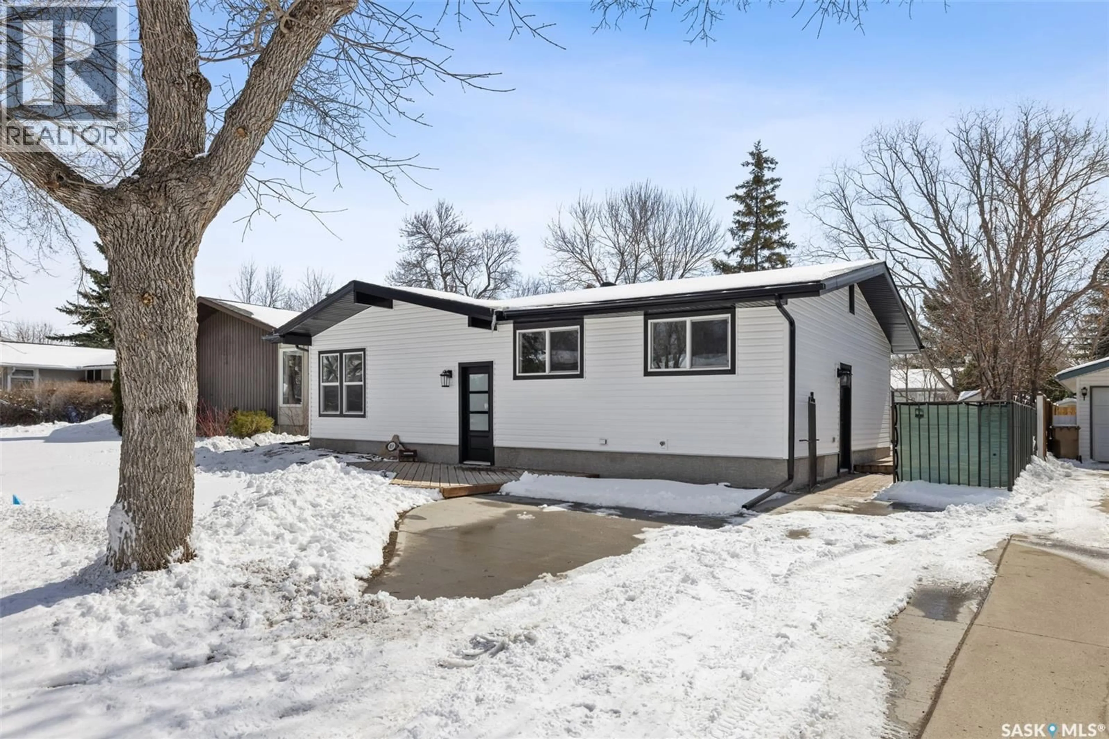 Home with vinyl exterior material, street for 819 SHANNON ROAD, Regina Saskatchewan S4S5K1