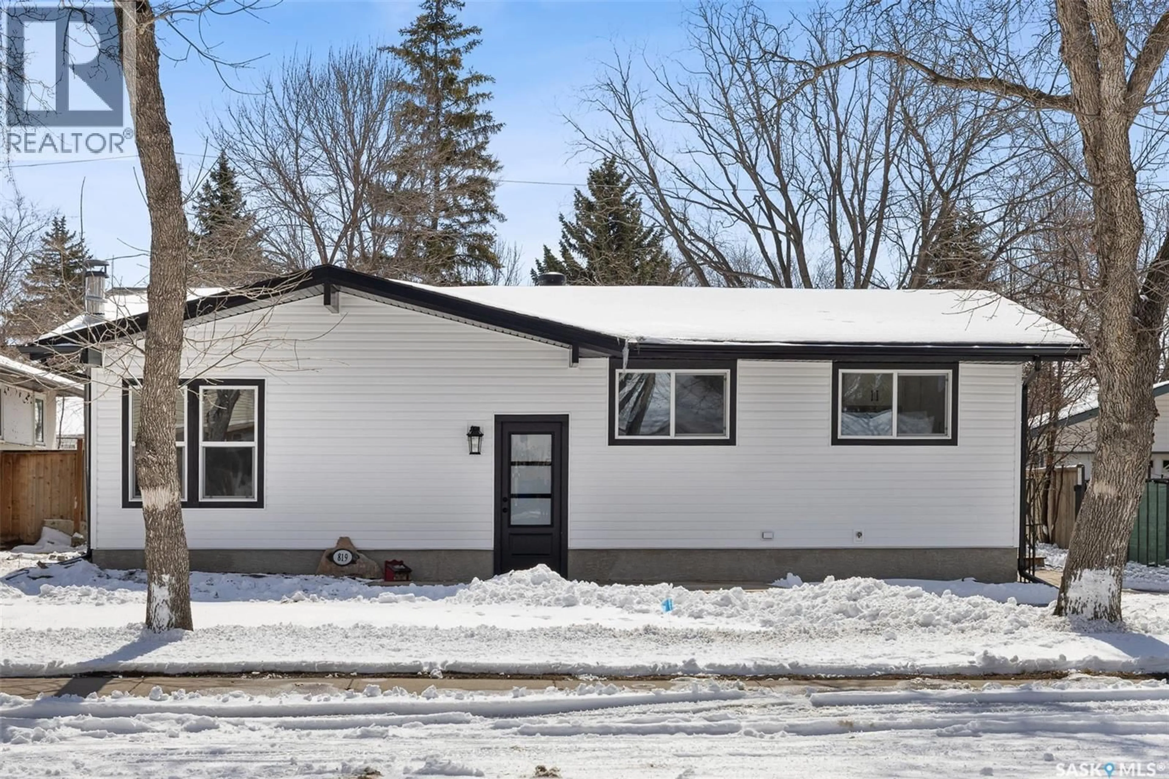 Home with vinyl exterior material, street for 819 SHANNON ROAD, Regina Saskatchewan S4S5K1