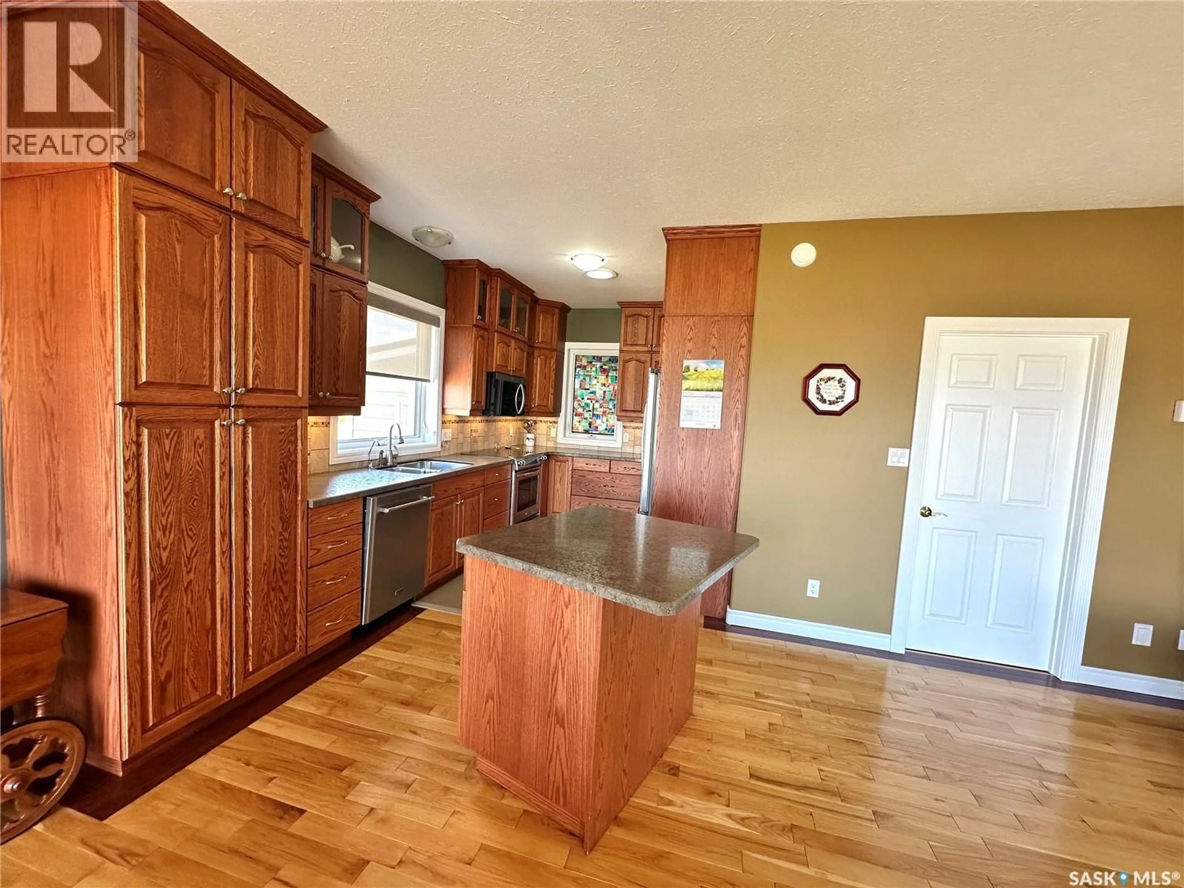 Open concept kitchen, unknown for 10 ACRE ACREAGE, Spiritwood Rm No. 496 Saskatchewan S0J2M0